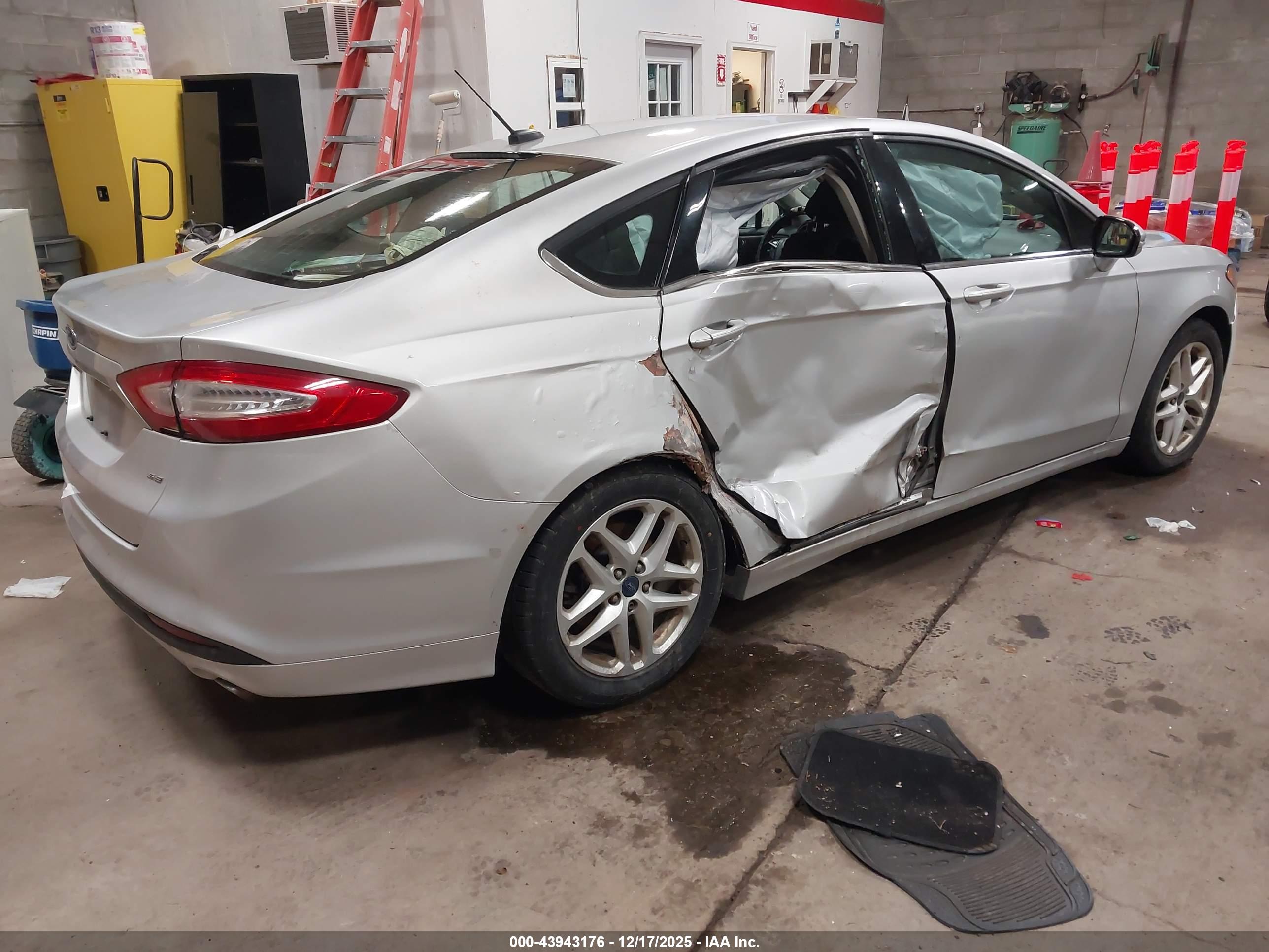 FORD FUSION image 4