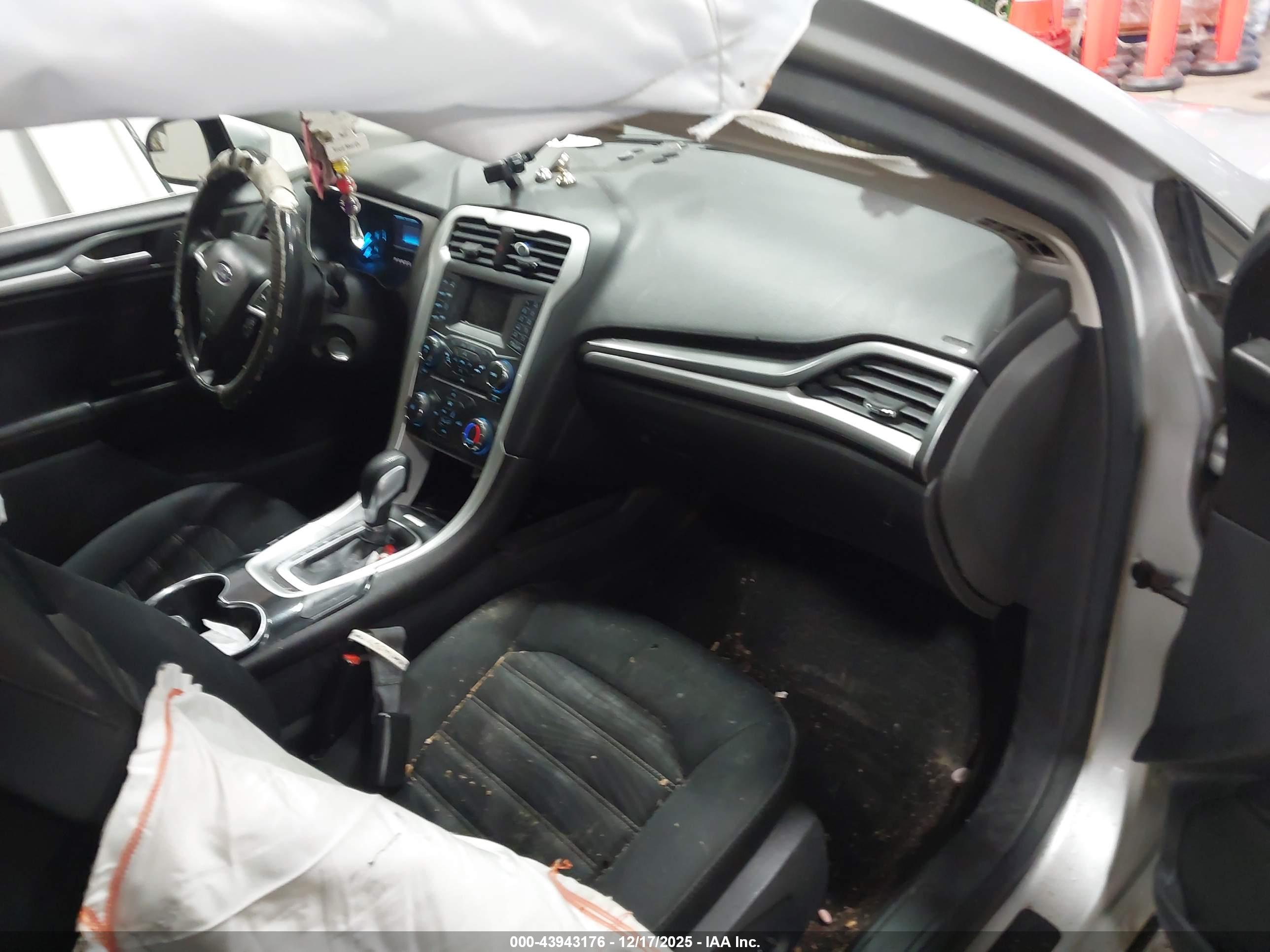 FORD FUSION image 5