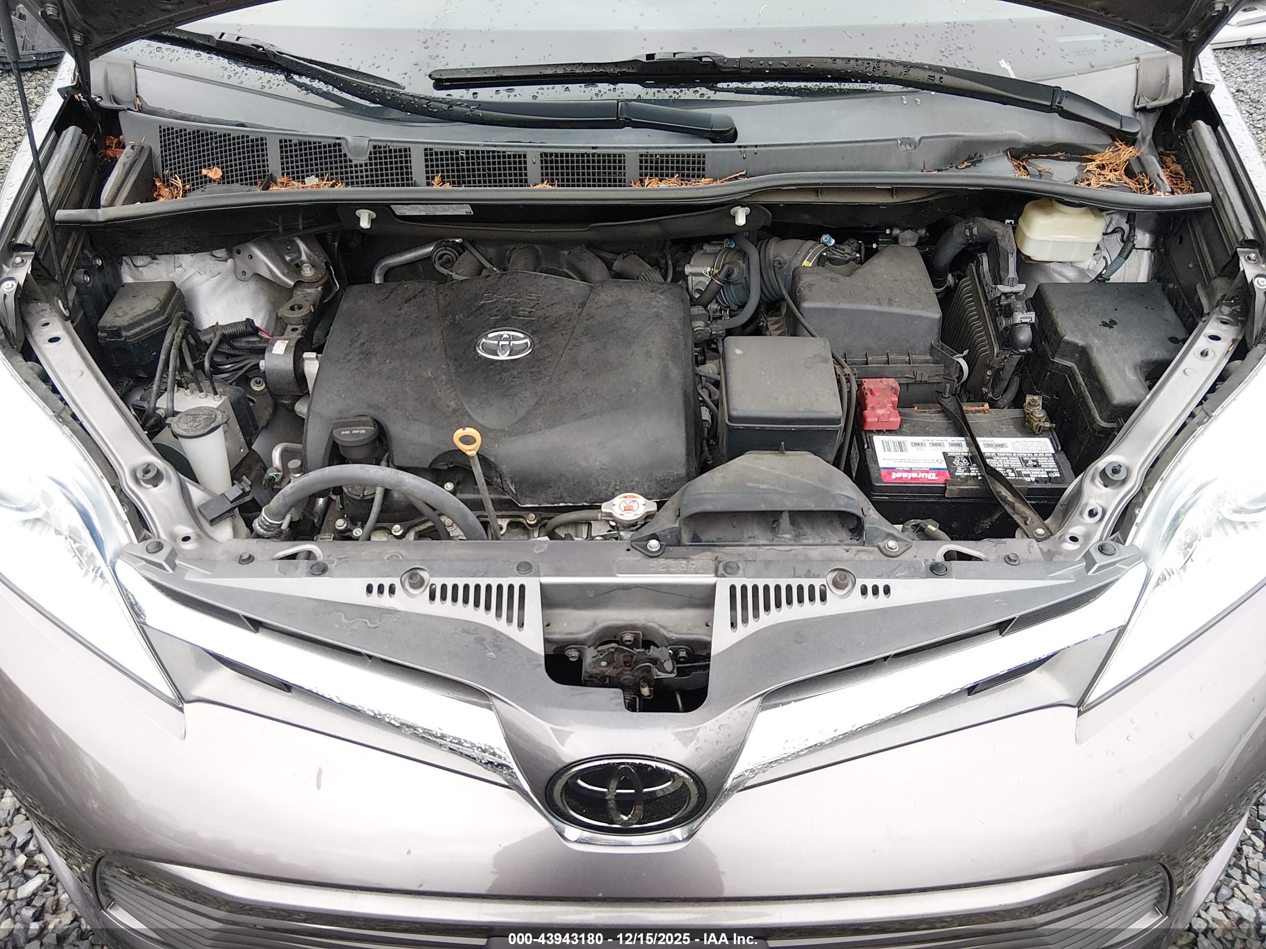 TOYOTA SIENNA image 10
