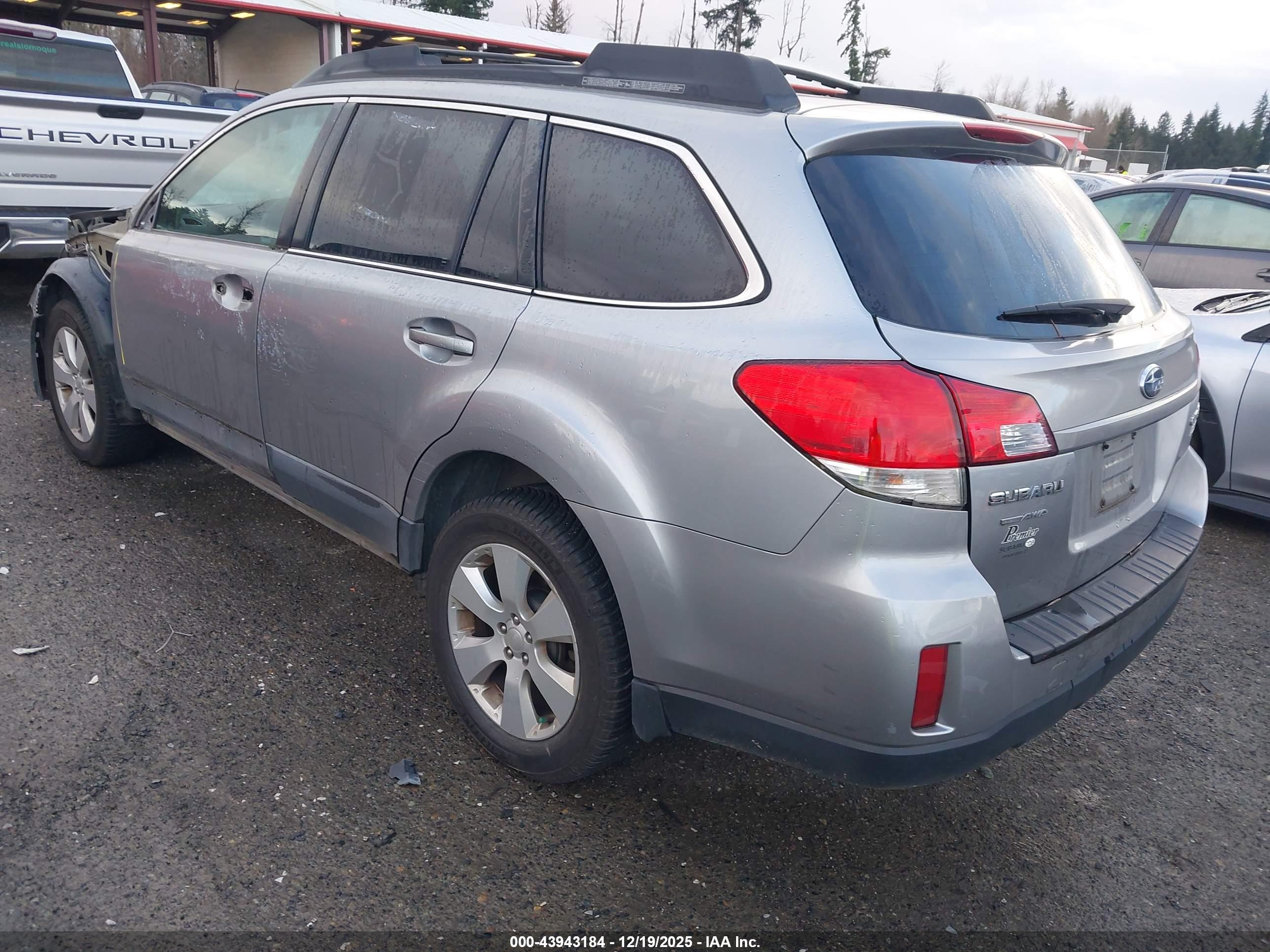 SUBARU OUTBACK image 3