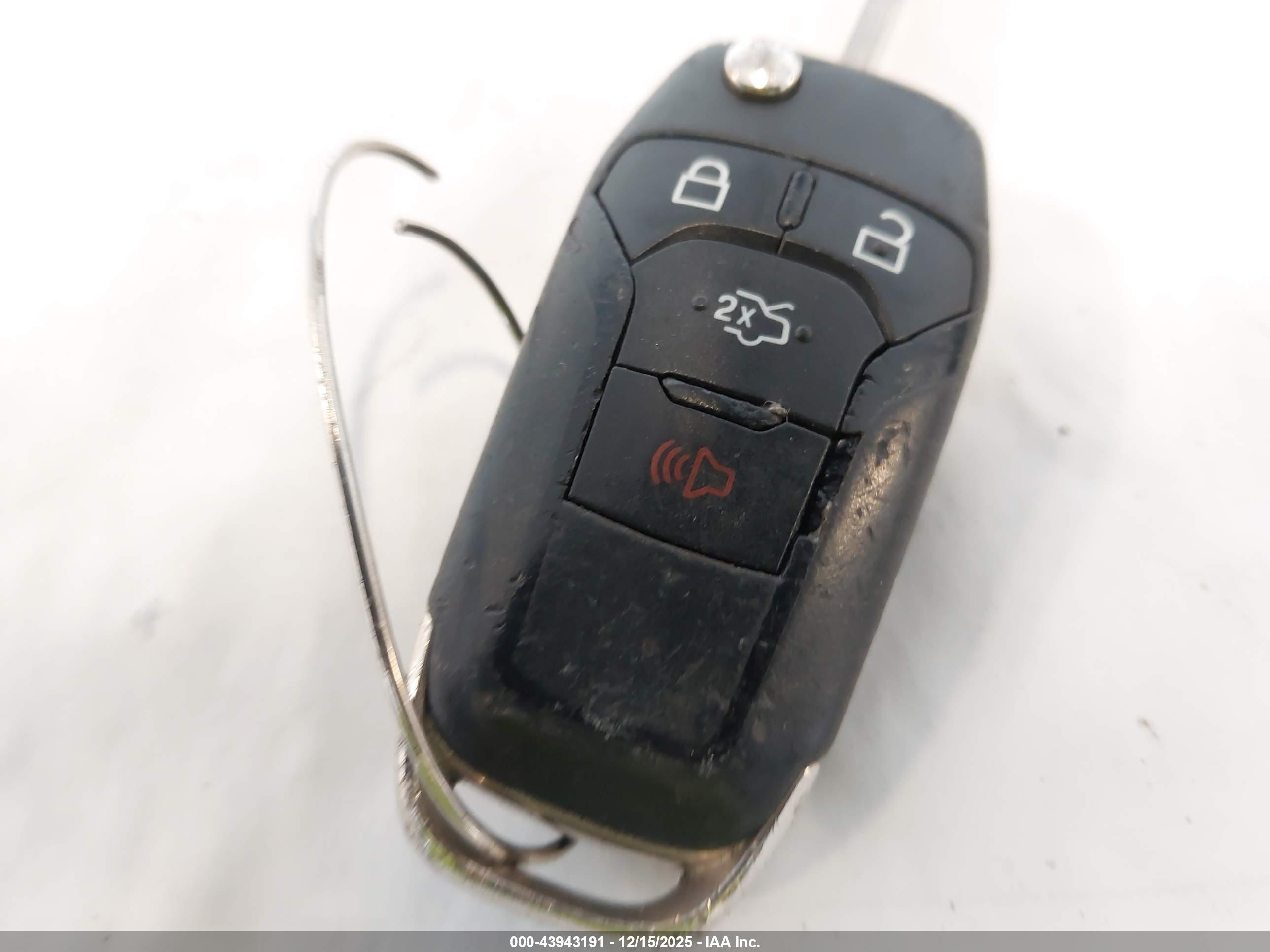 FORD FUSION image 11