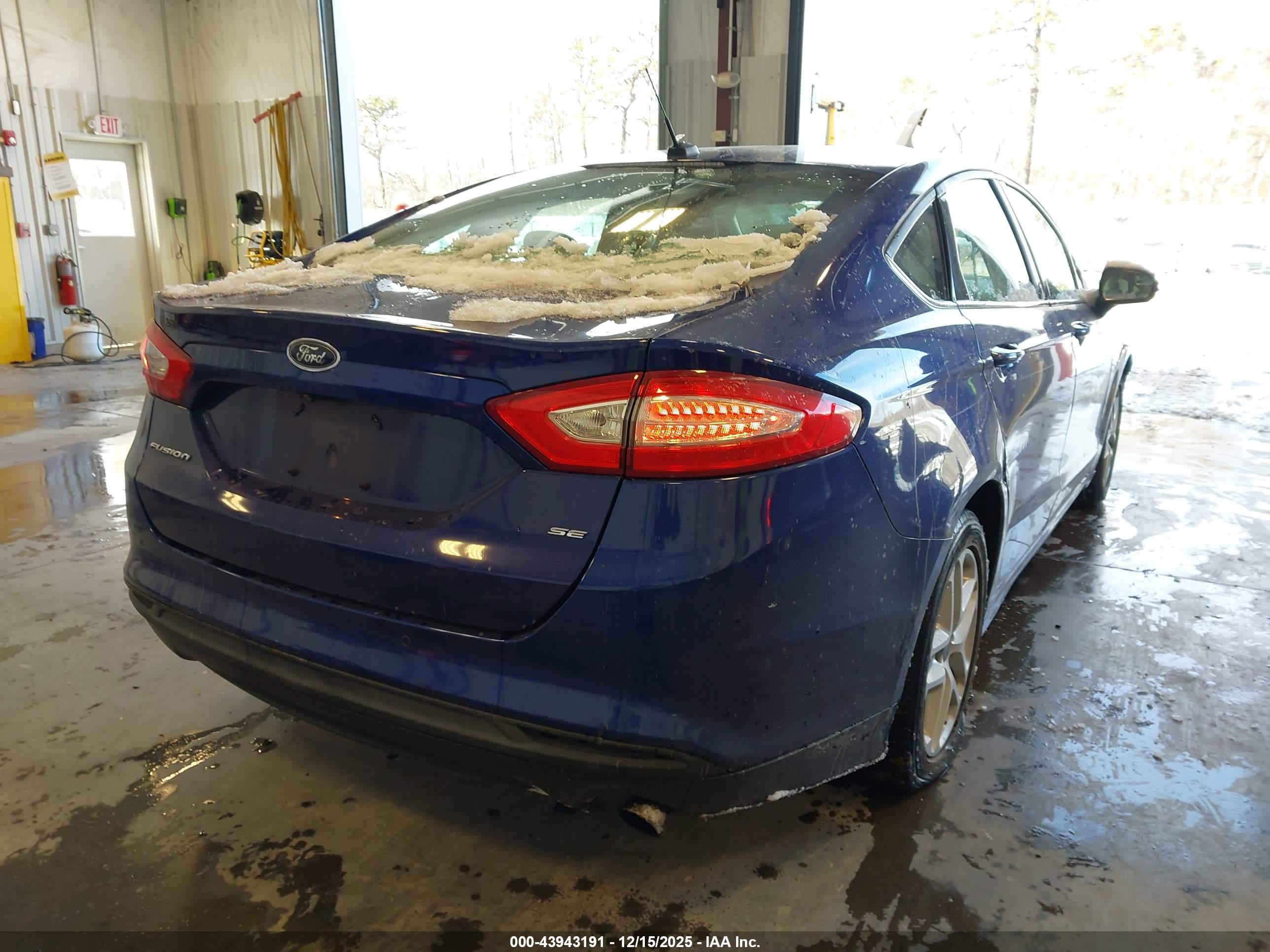 FORD FUSION image 4