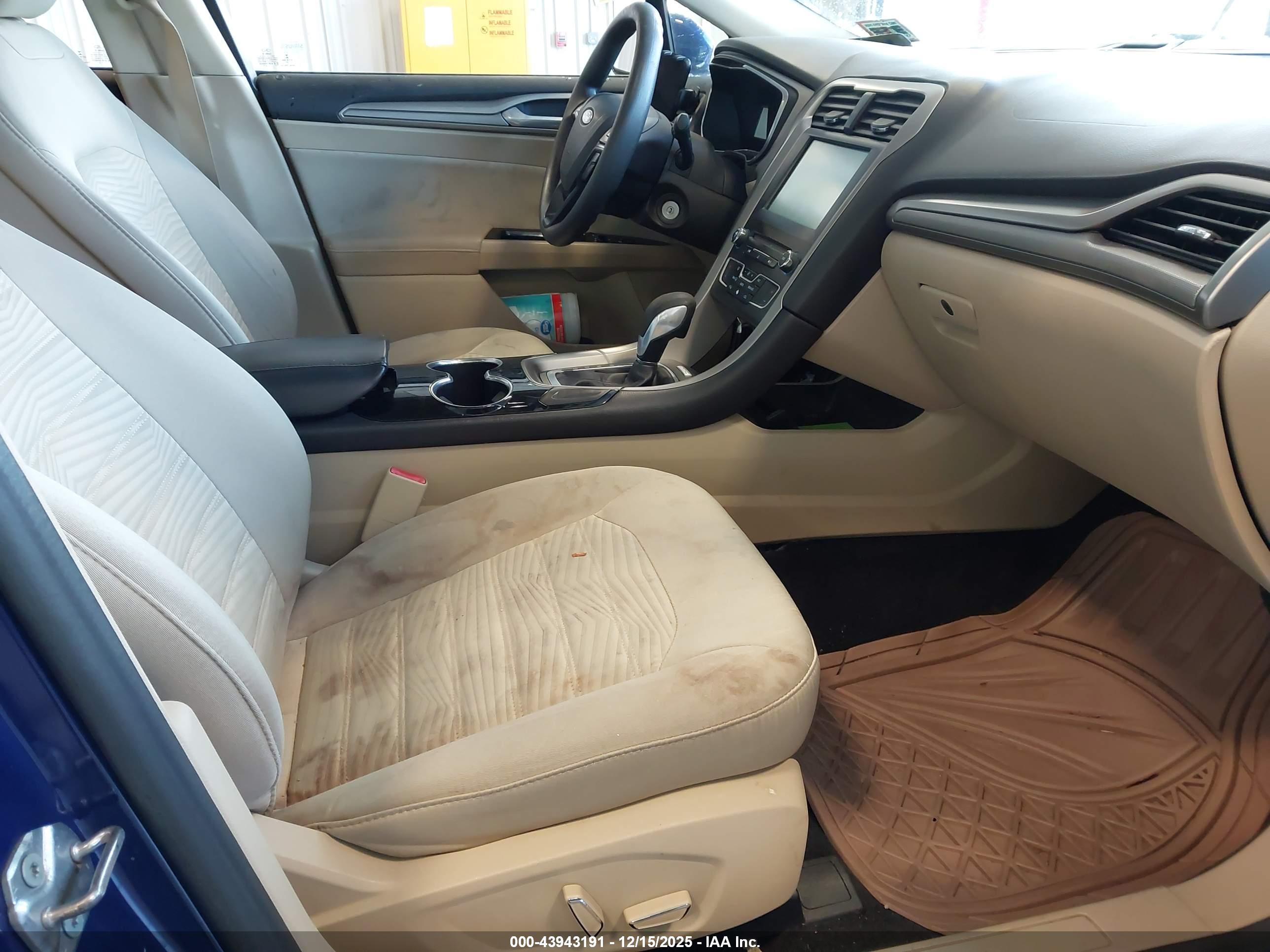 FORD FUSION image 5