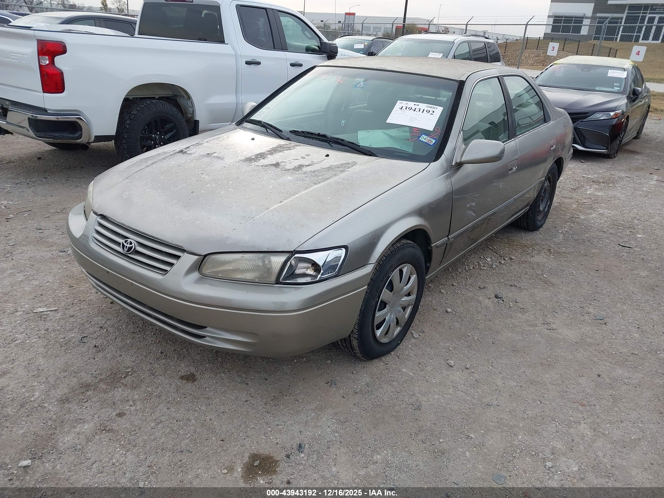 TOYOTA CAMRY image 2