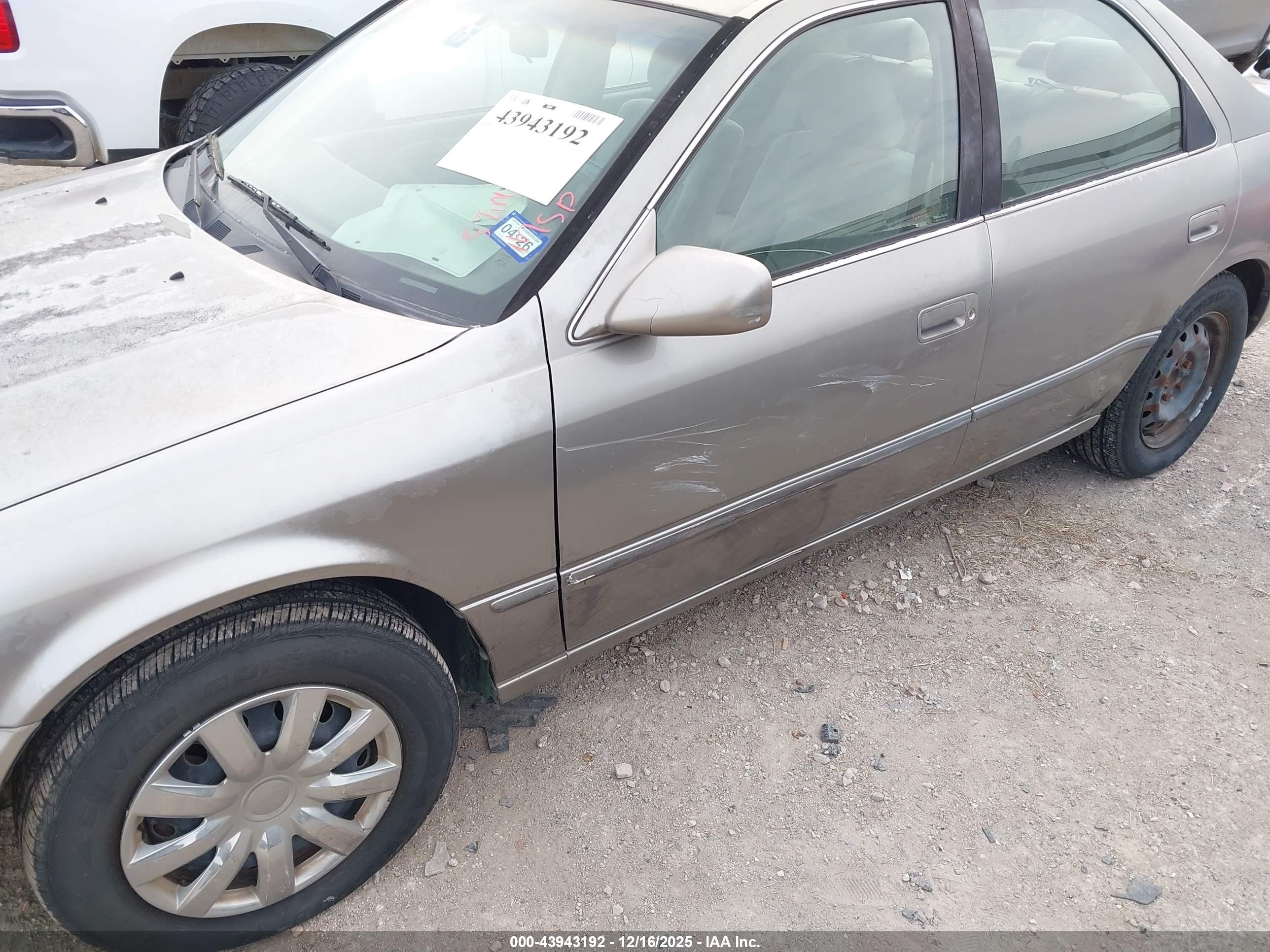 TOYOTA CAMRY image 6