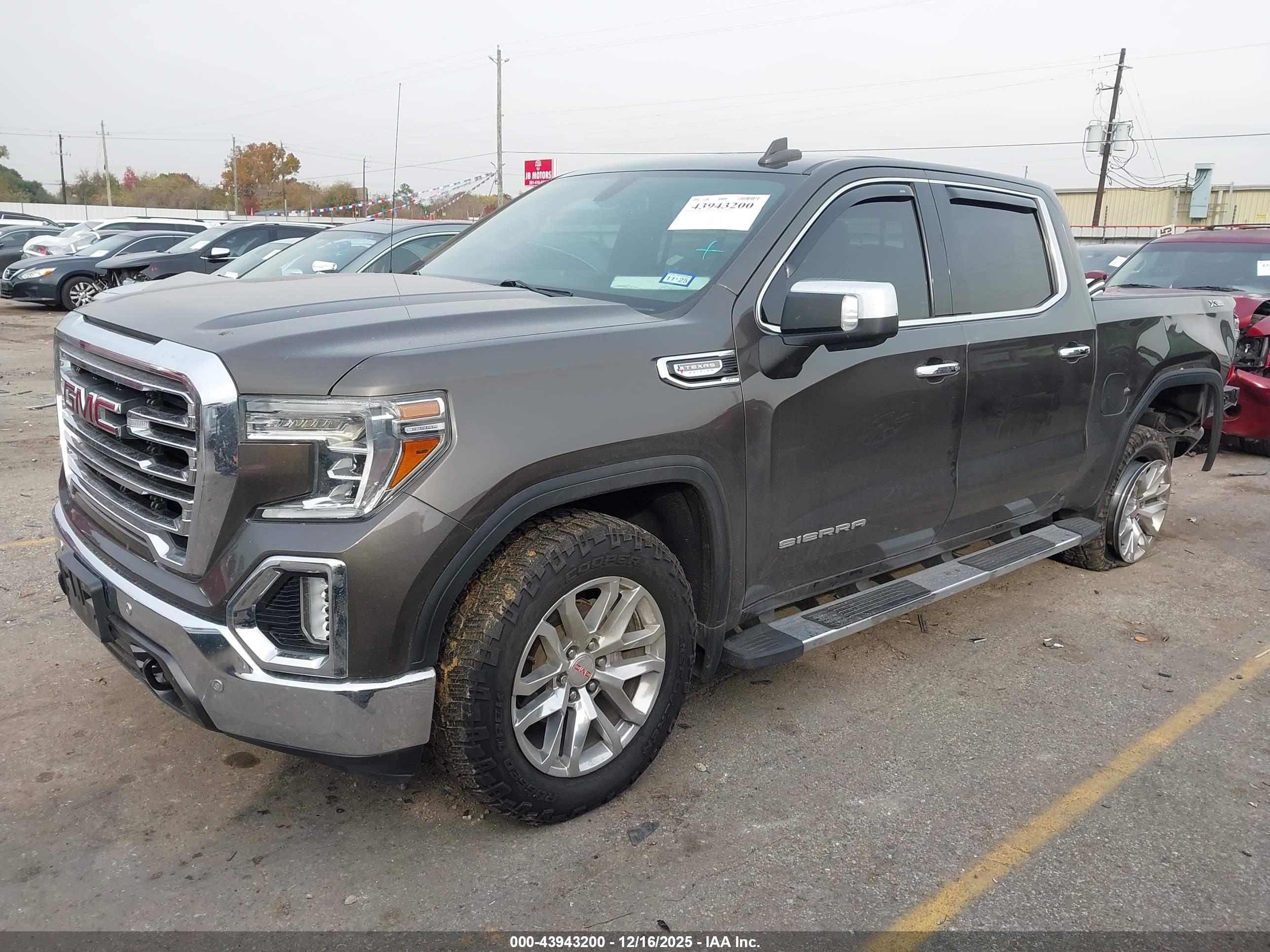 GMC SIERRA image 2
