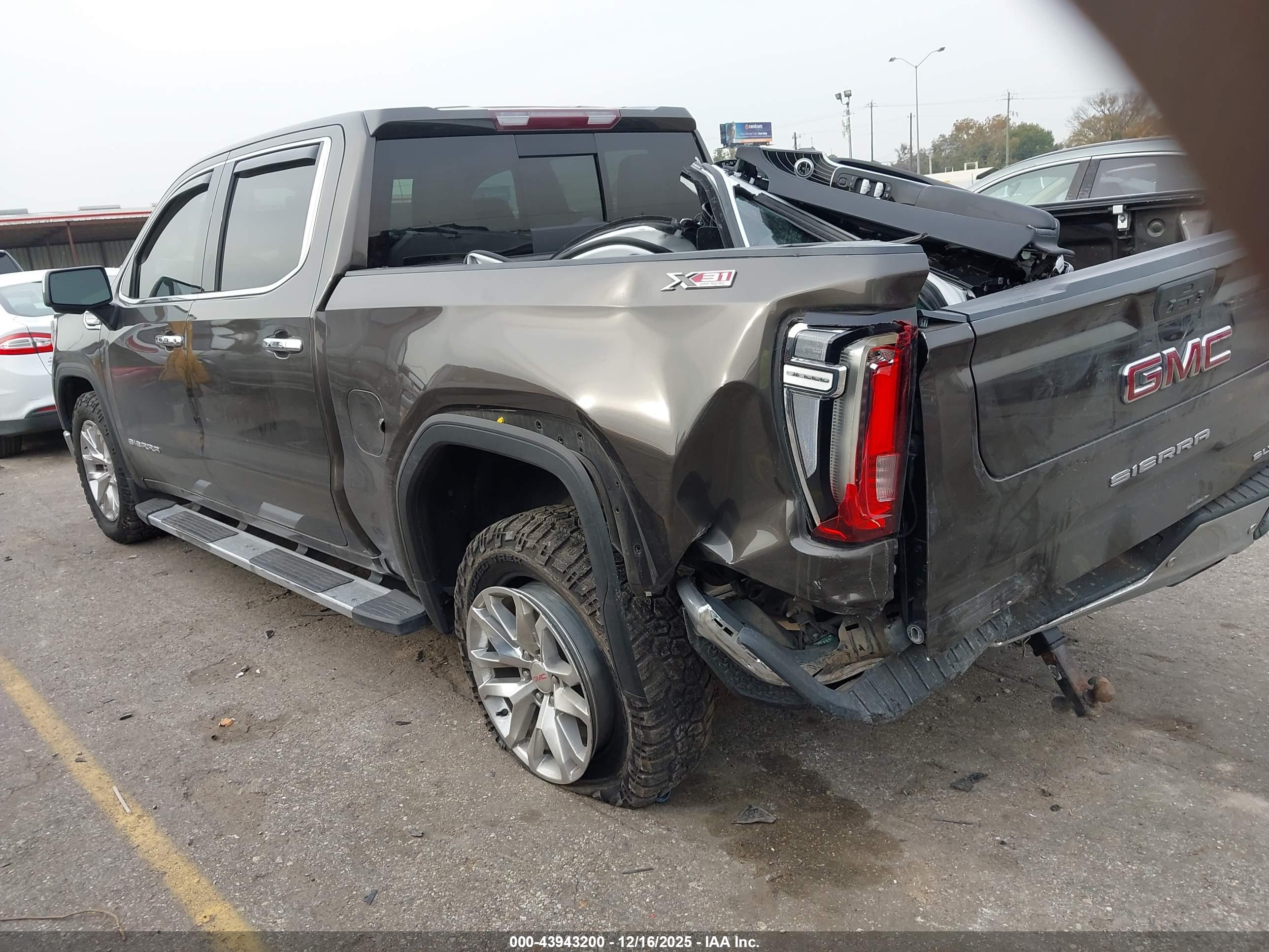 GMC SIERRA image 3