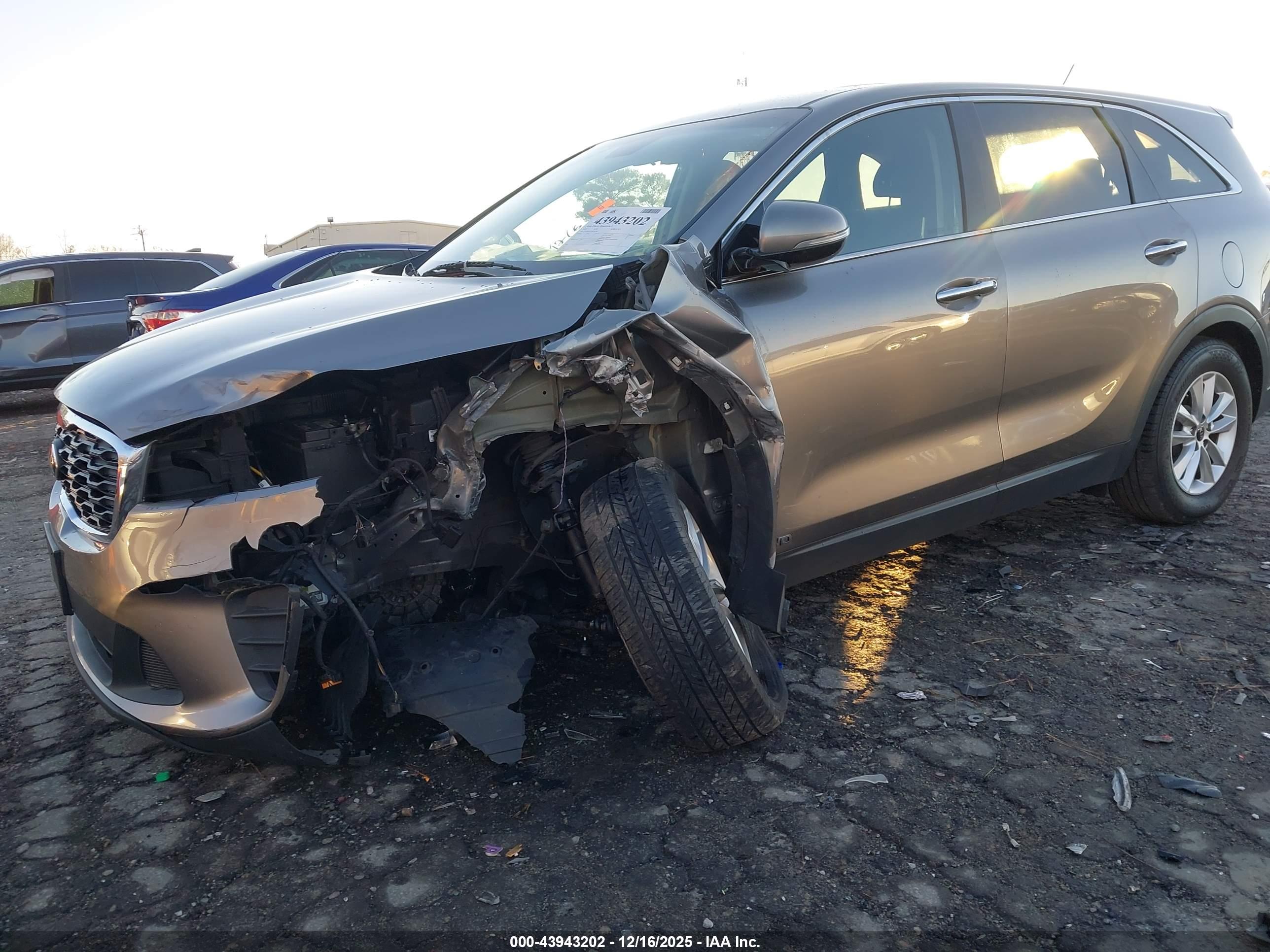 KIA SORENTO image 2