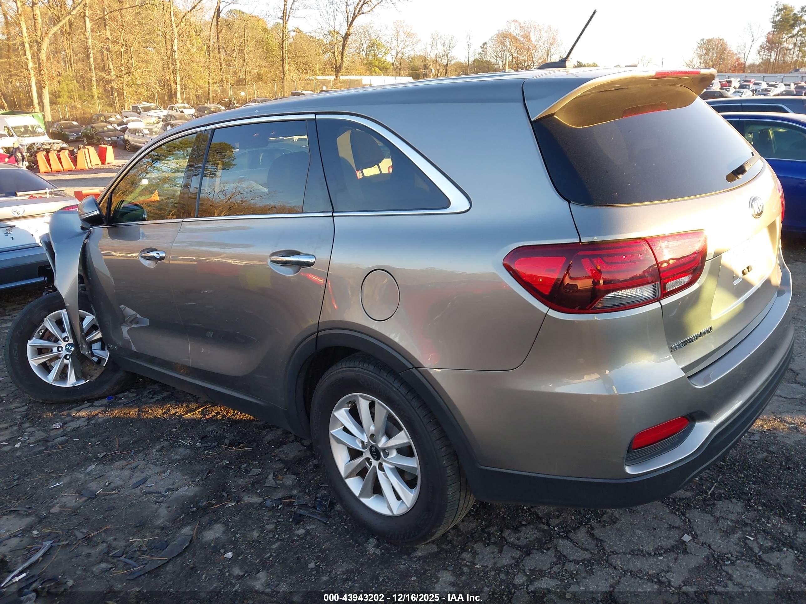 KIA SORENTO image 3