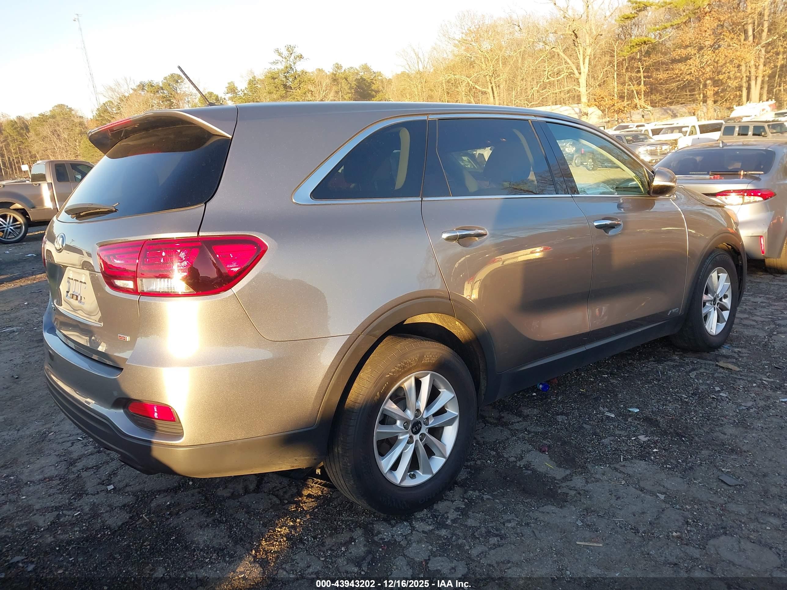 KIA SORENTO image 4