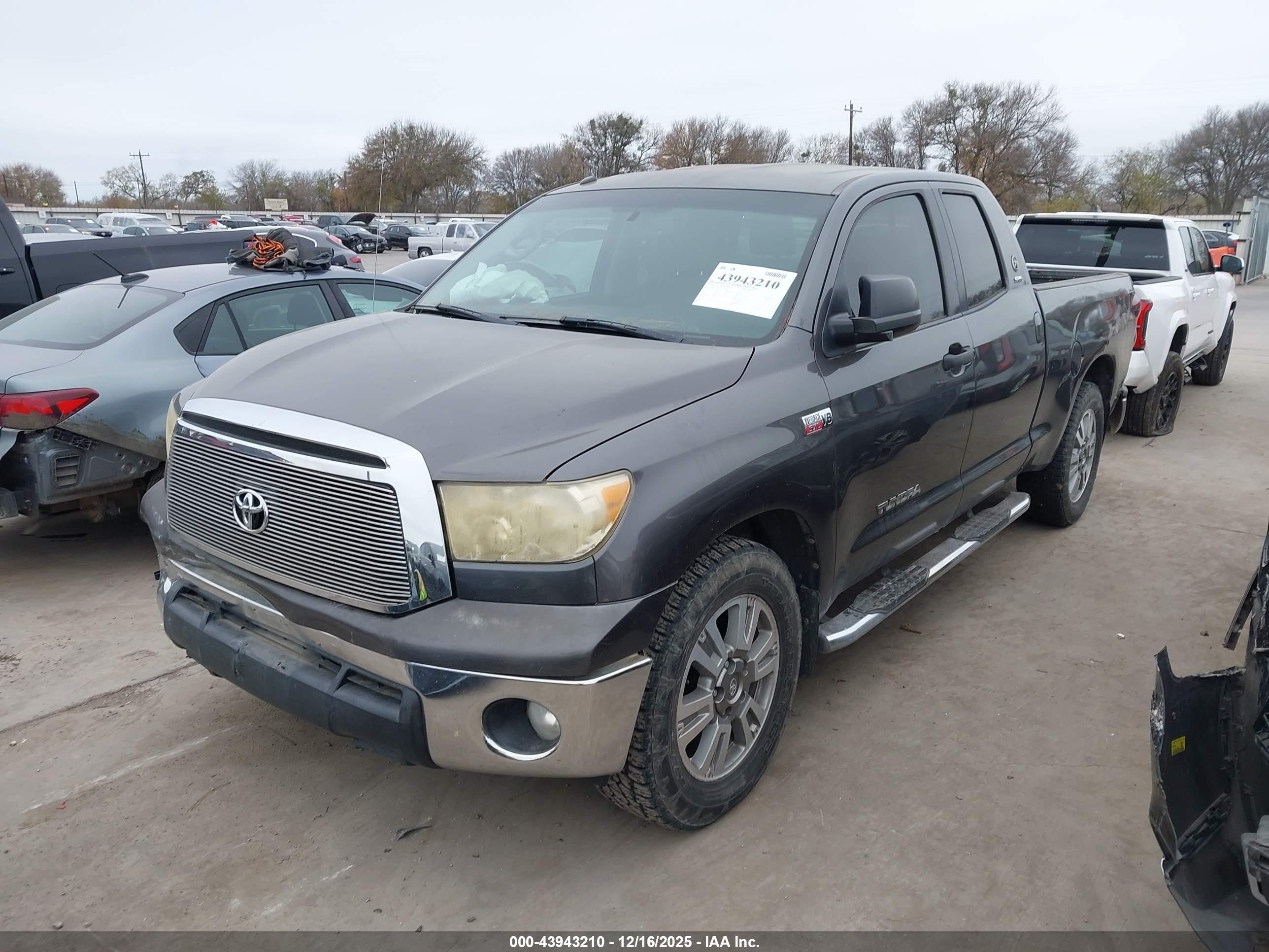 TOYOTA TUNDRA image 2