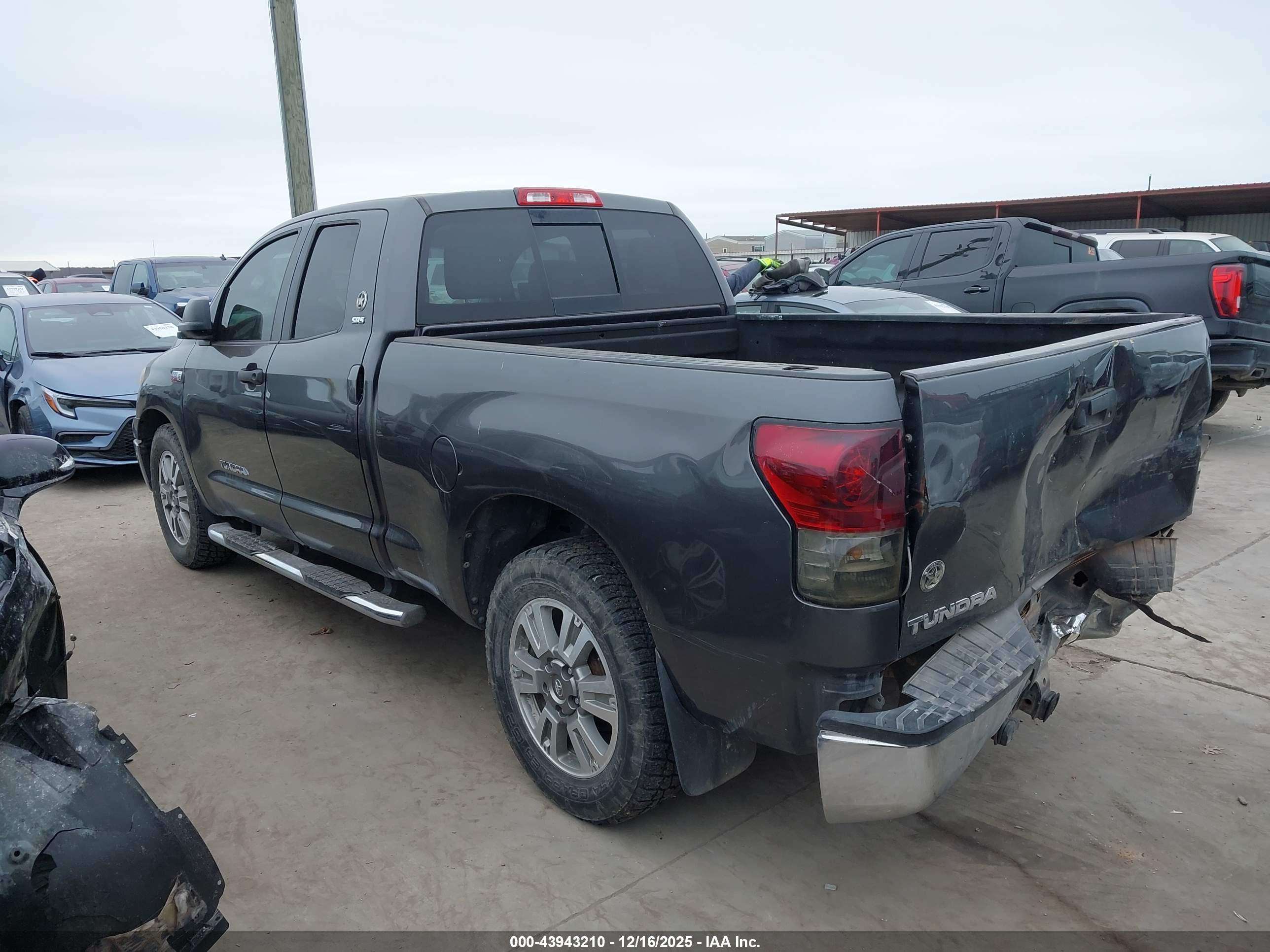 TOYOTA TUNDRA image 3