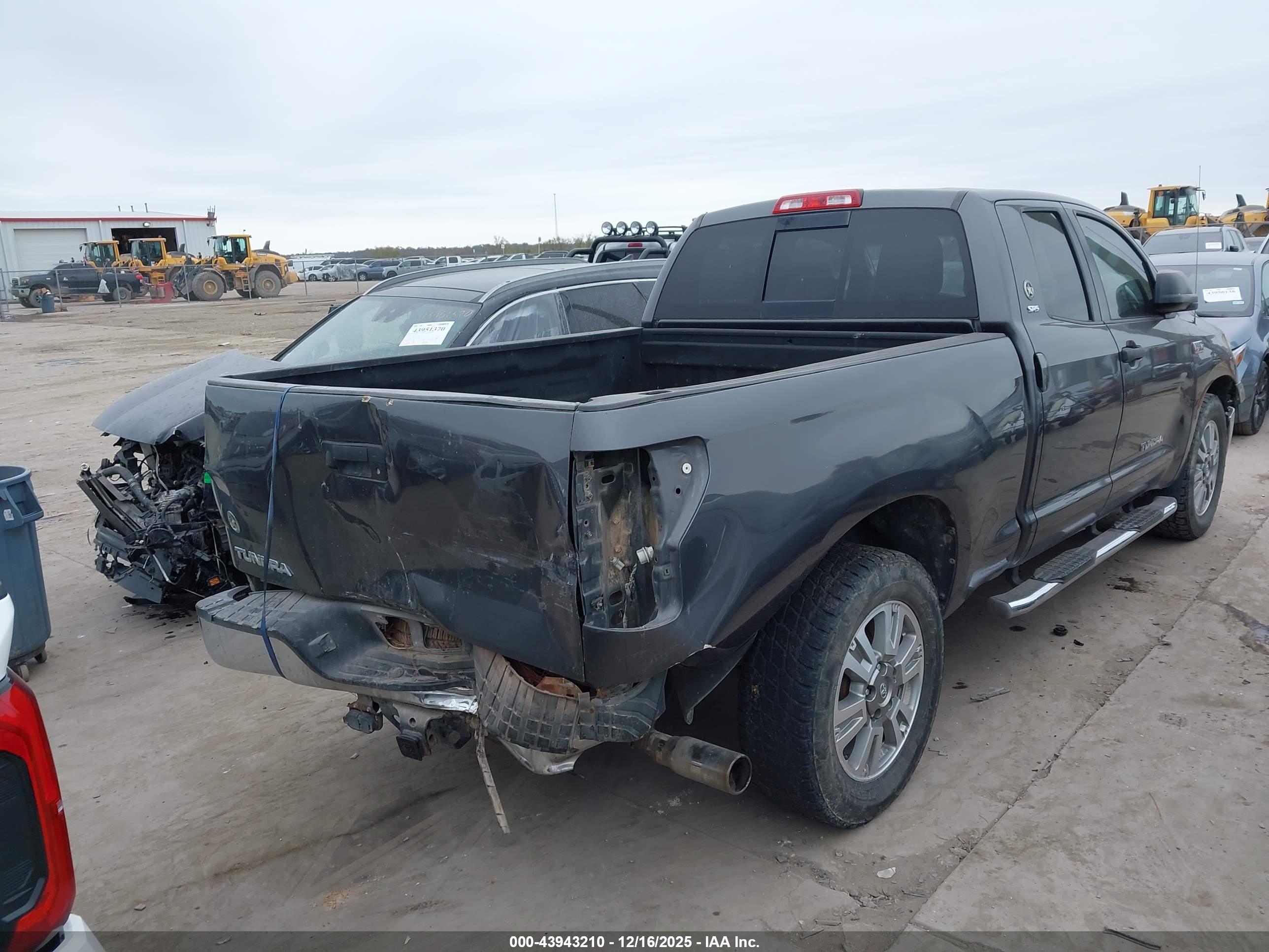 TOYOTA TUNDRA image 4