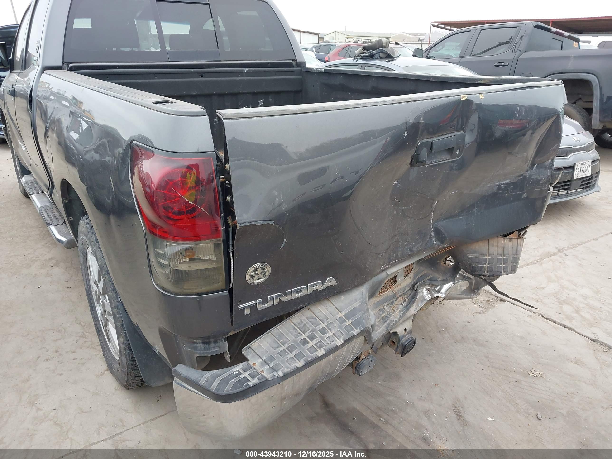 TOYOTA TUNDRA image 6