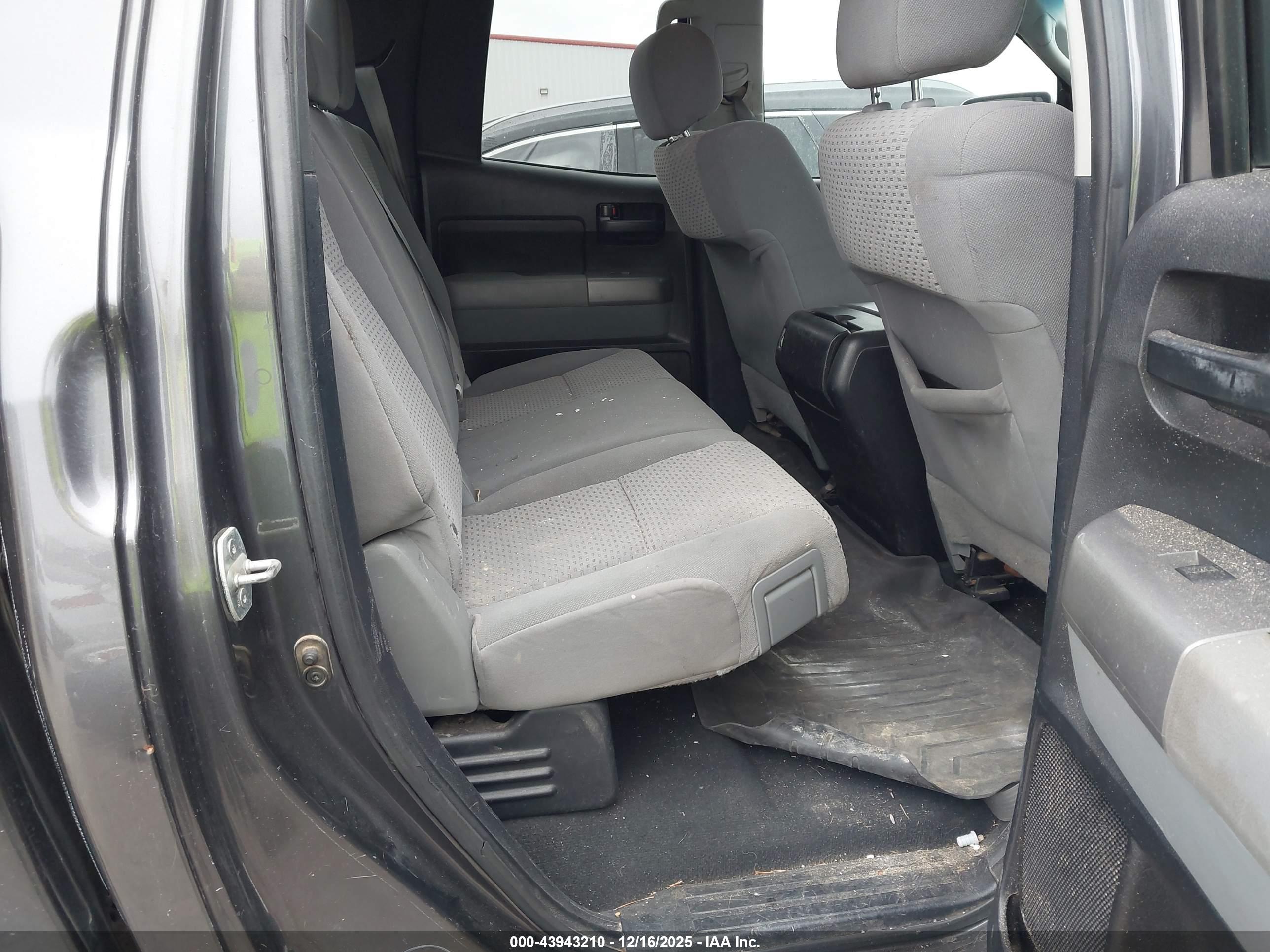 TOYOTA TUNDRA image 8