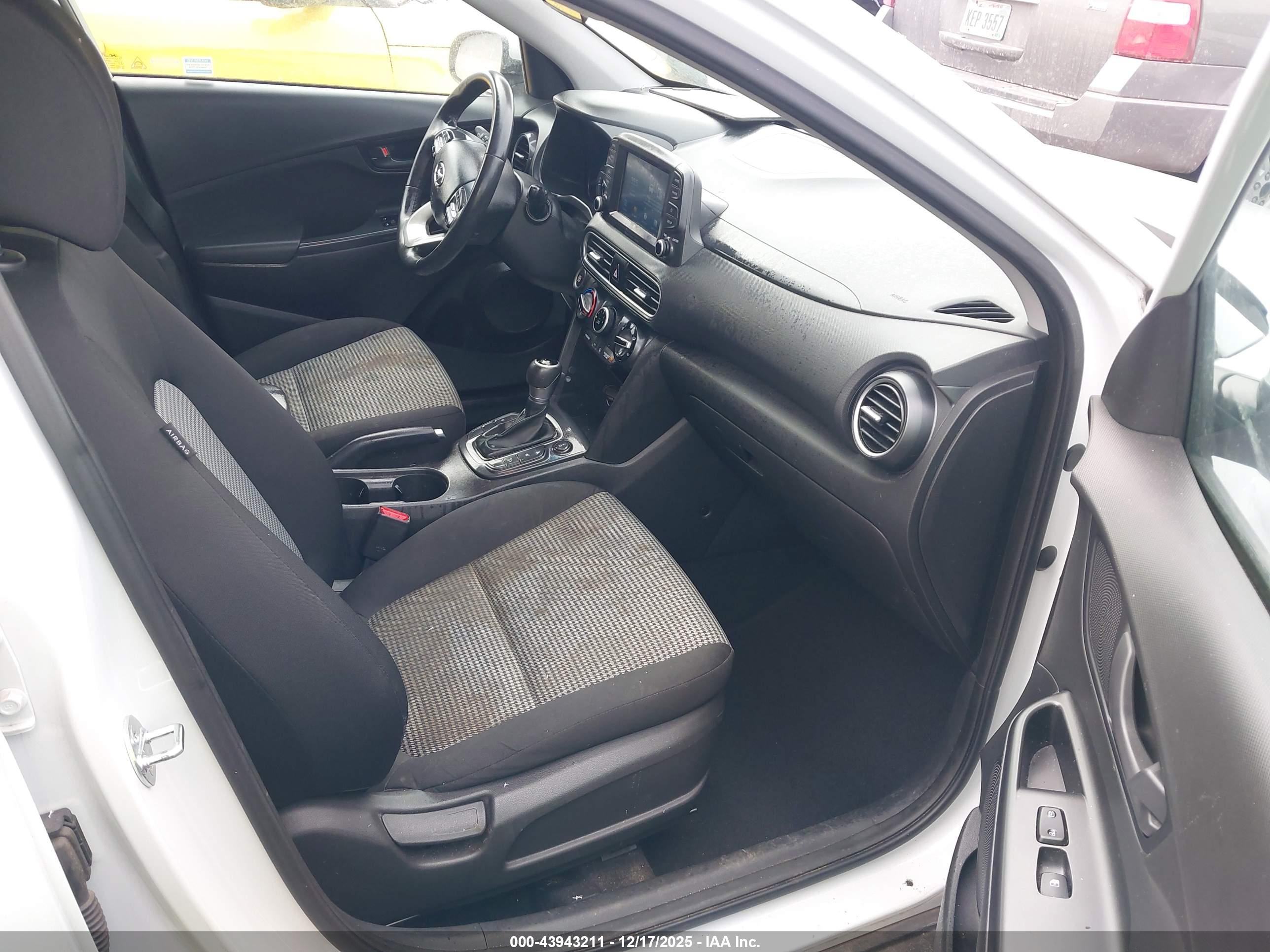 HYUNDAI KONA image 5