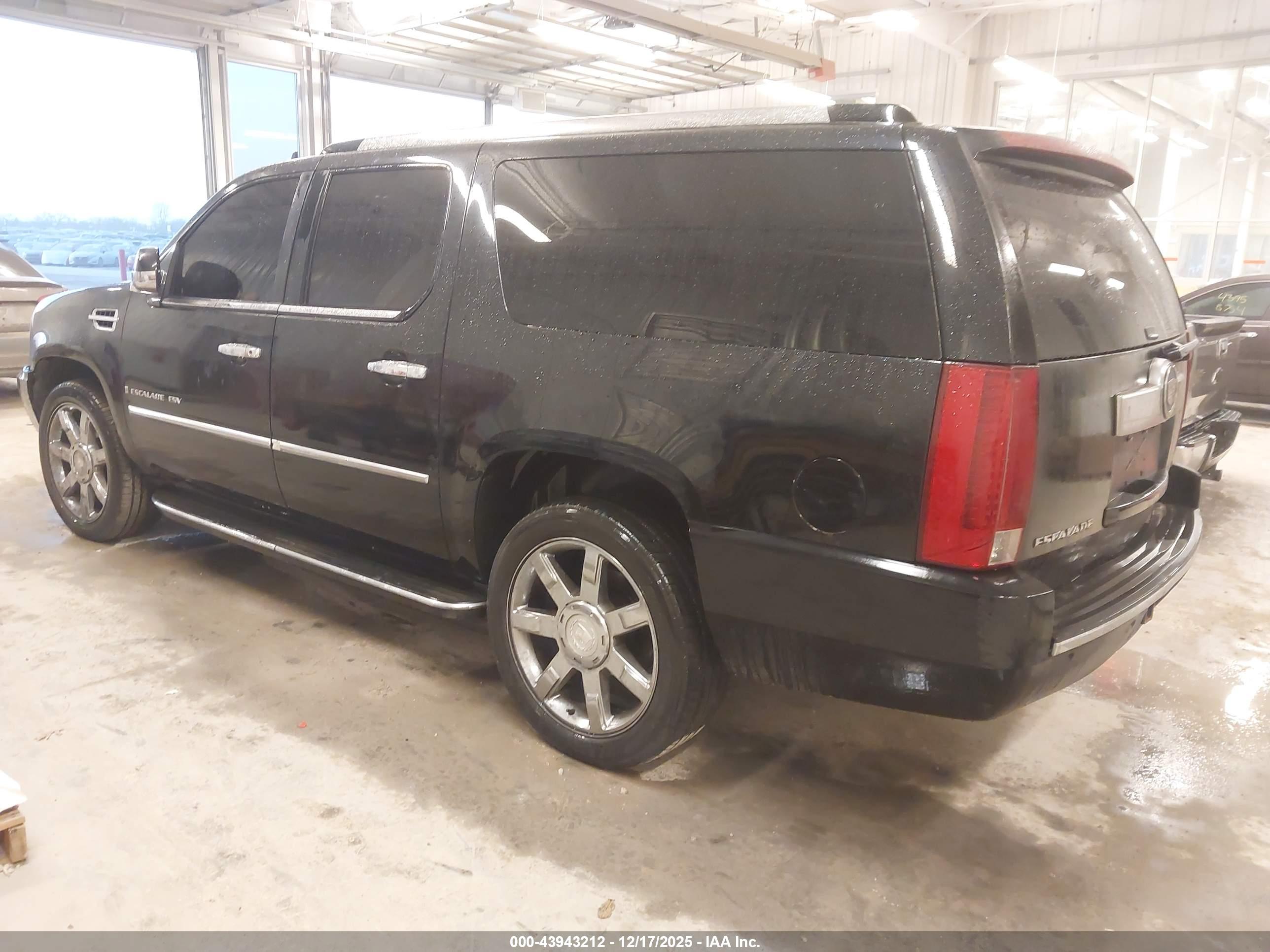 CADILLAC ESCALADE image 3