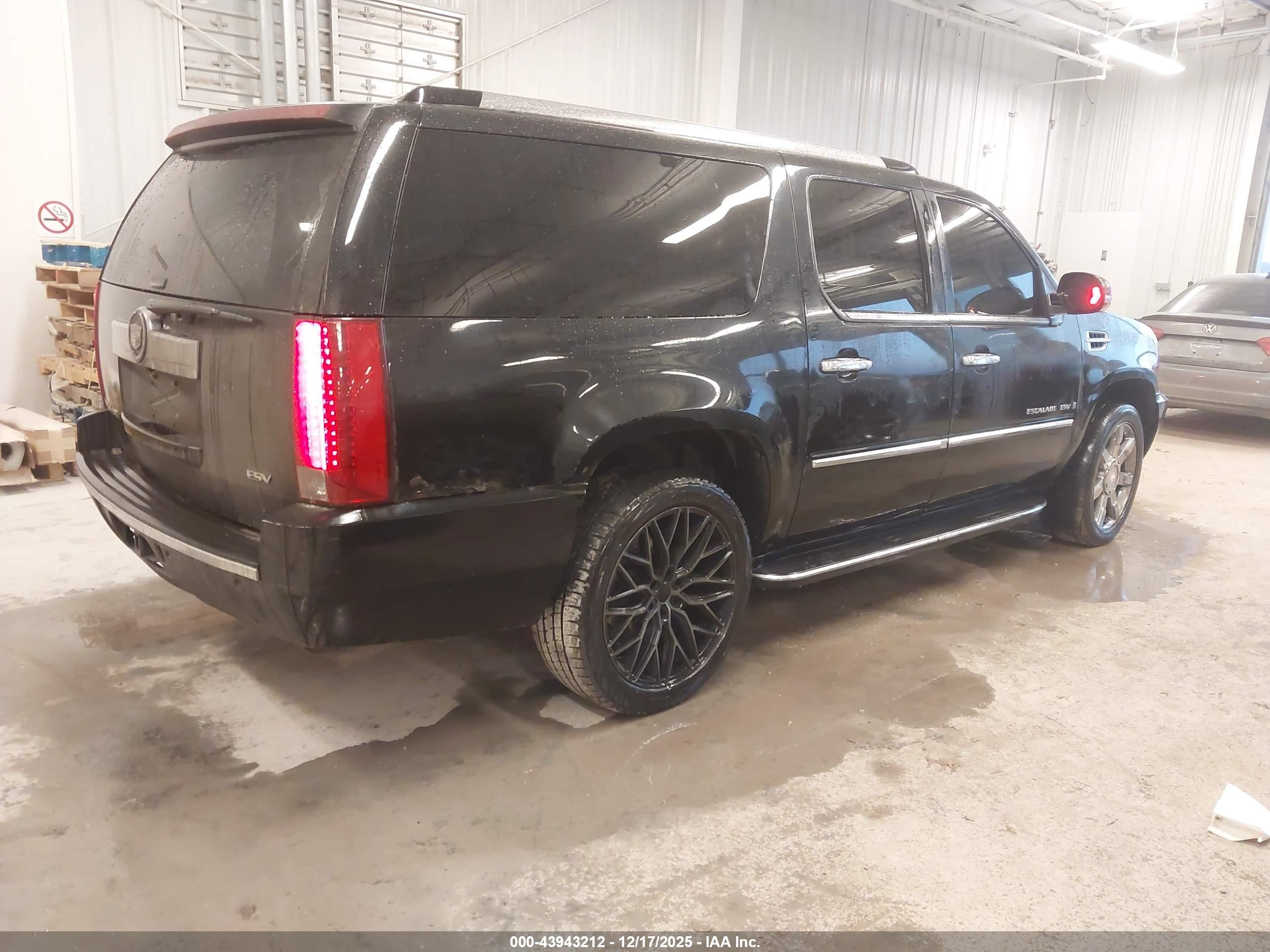 CADILLAC ESCALADE image 4
