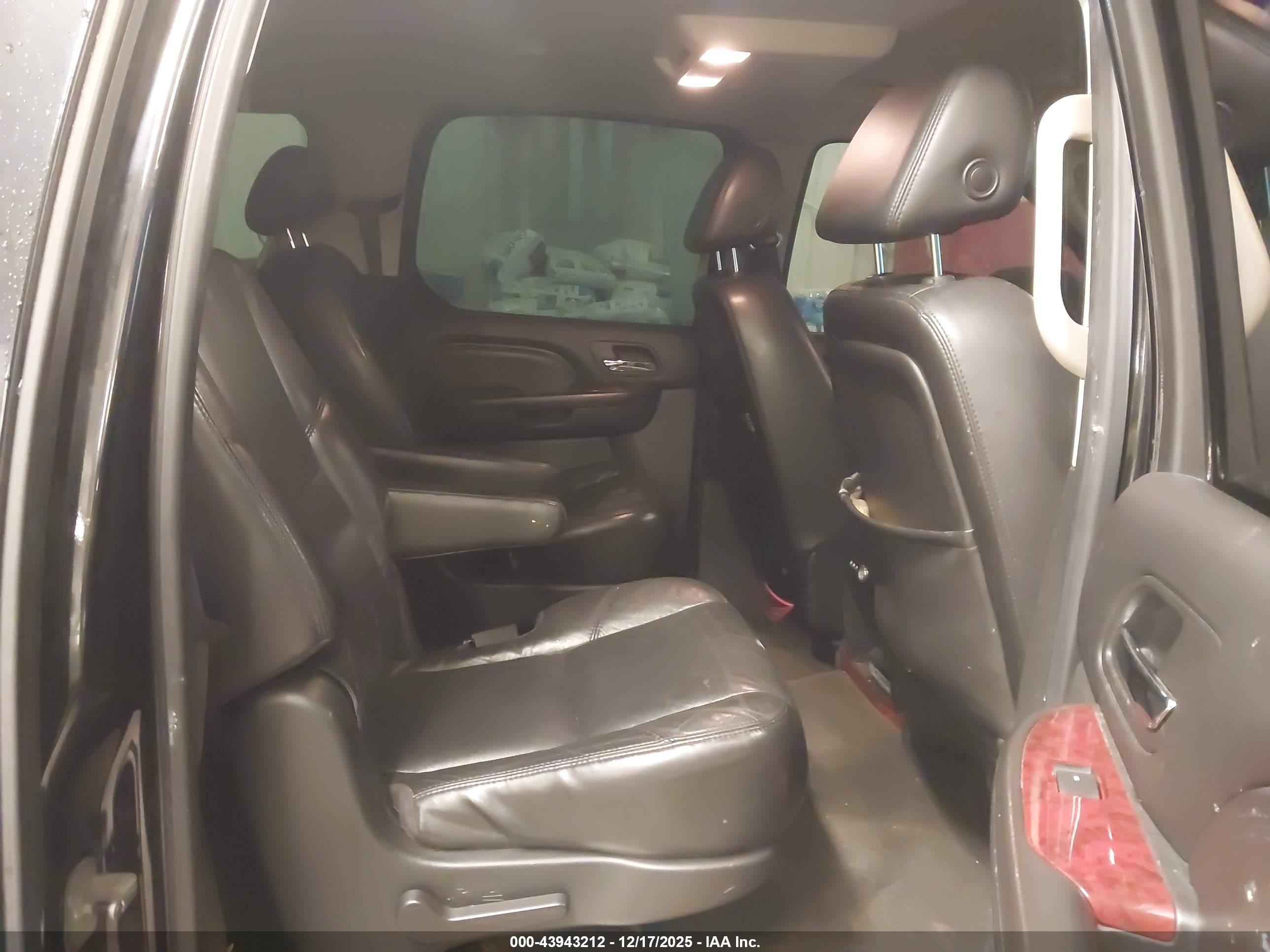 CADILLAC ESCALADE image 8
