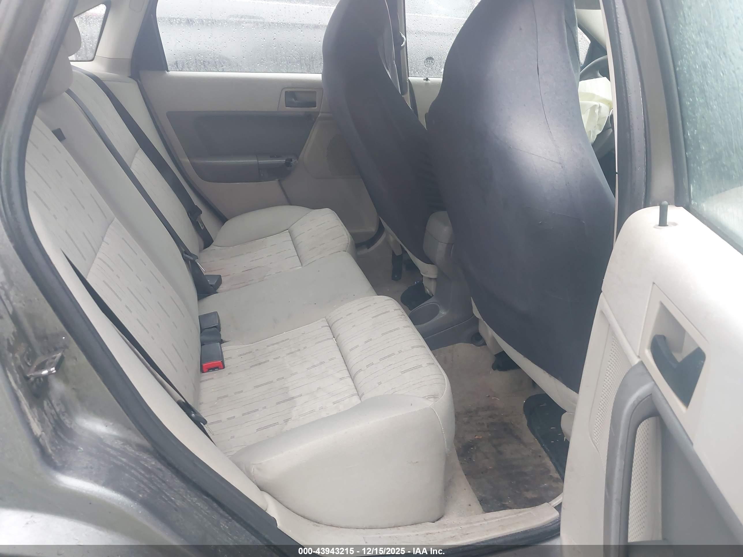 FORD FOCUS image 8
