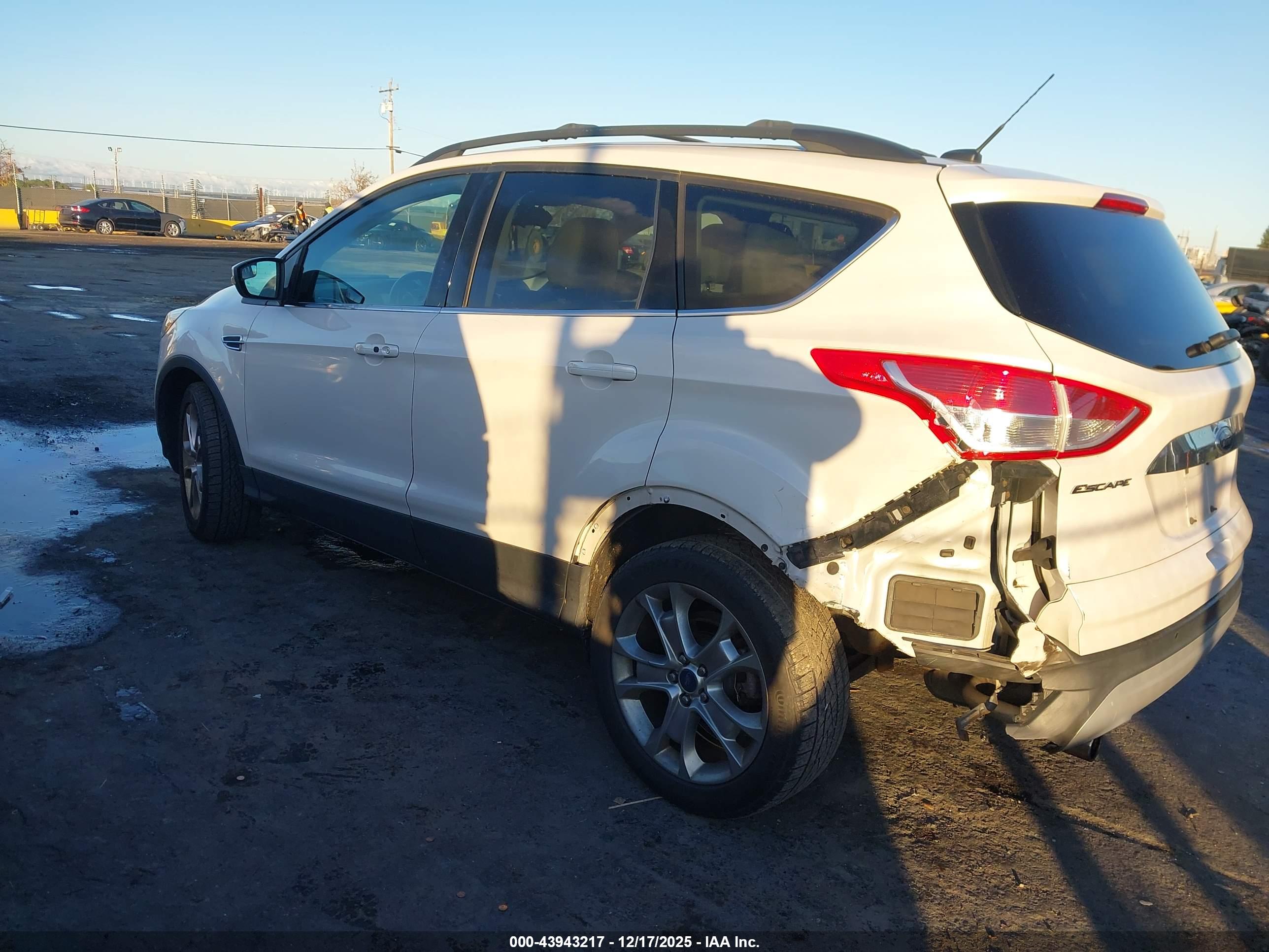 FORD ESCAPE image 3