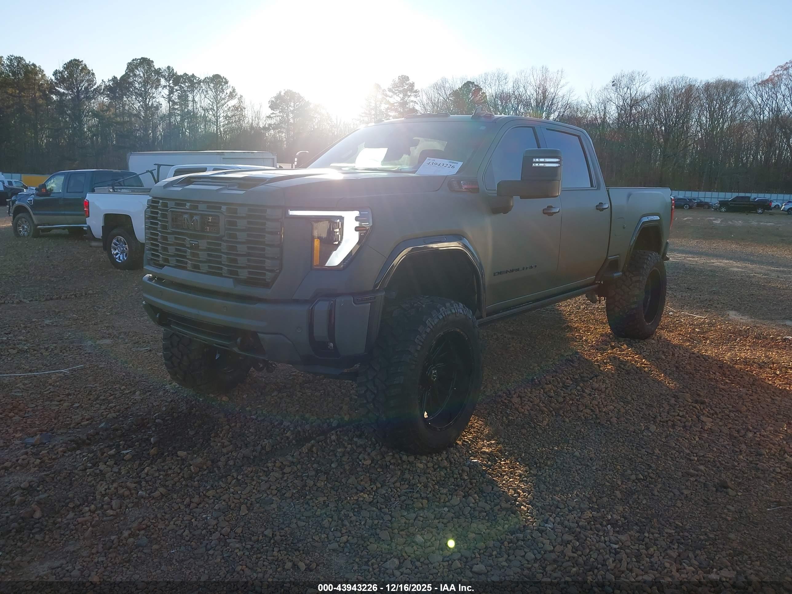 GMC SIERRA image 2