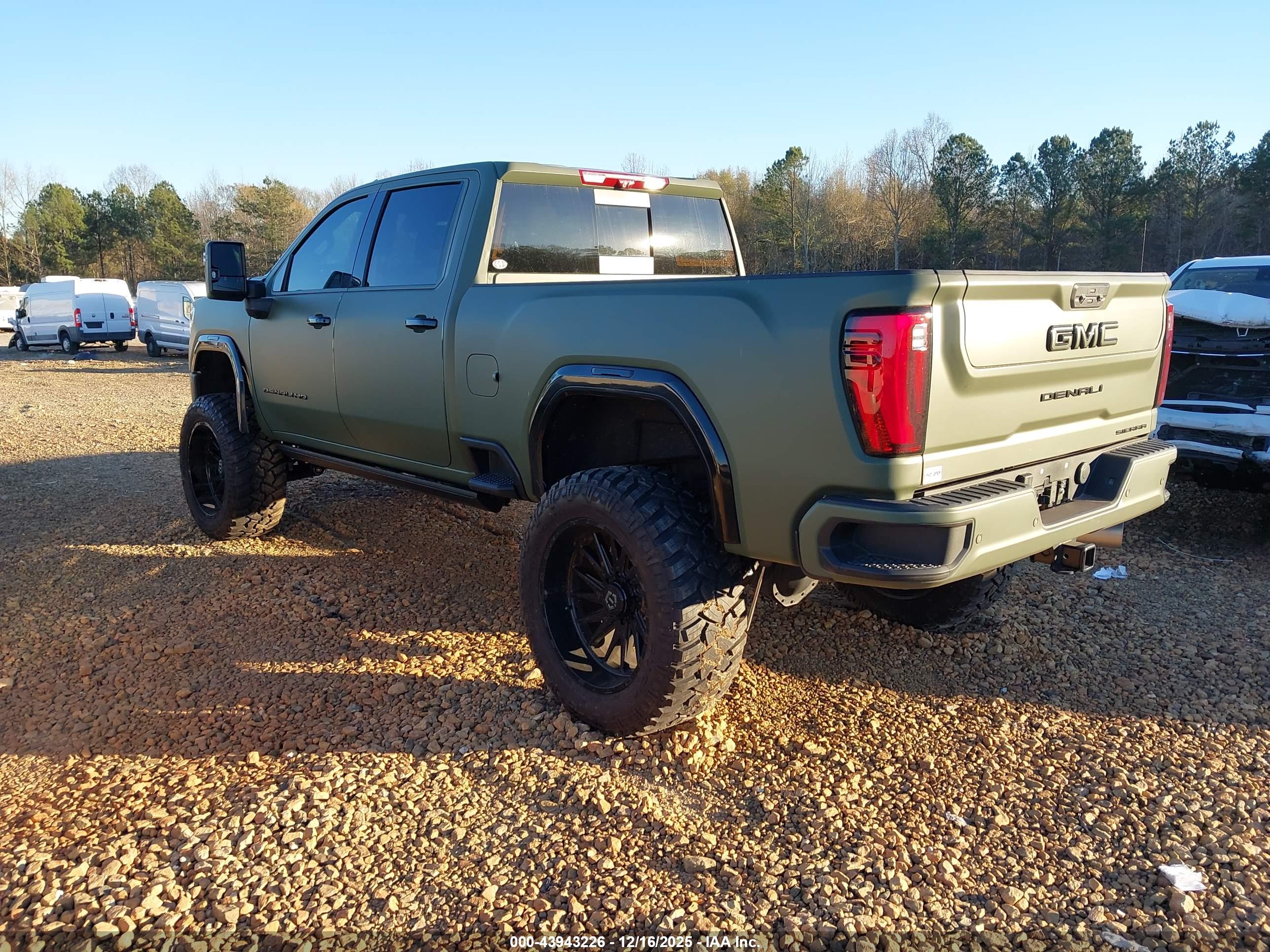 GMC SIERRA image 3