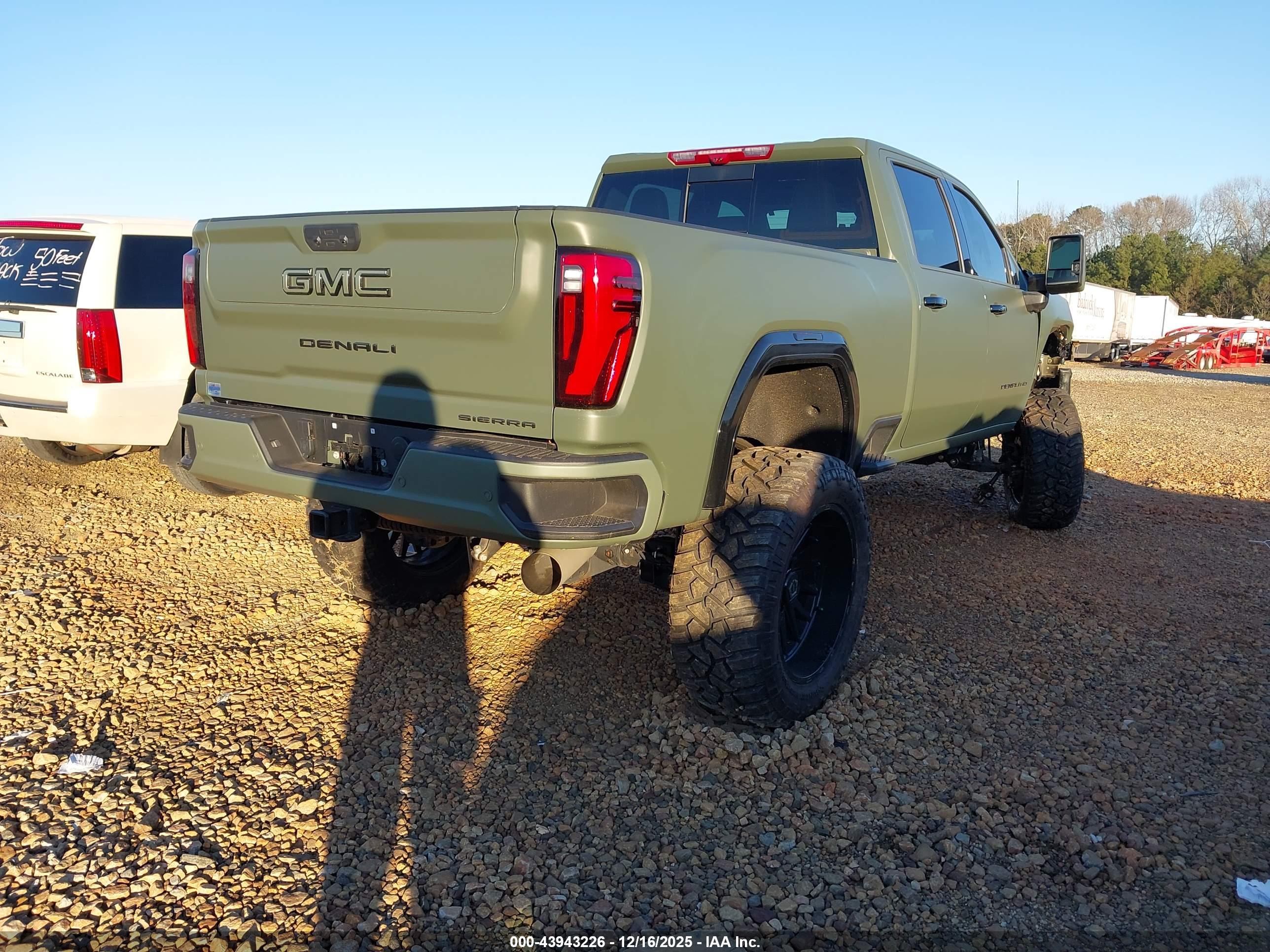 GMC SIERRA image 4