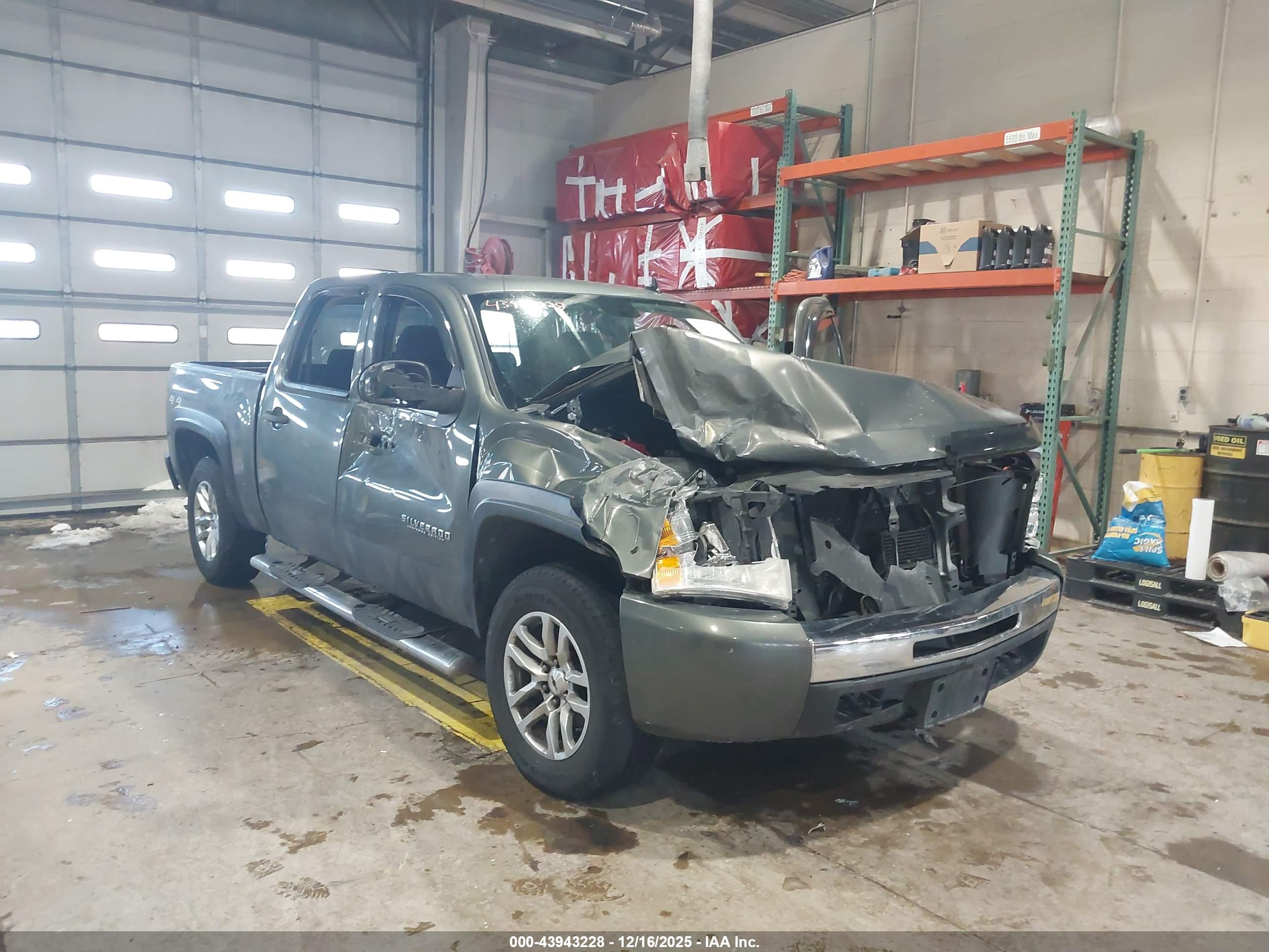 CHEVROLET SILVERADO image 6