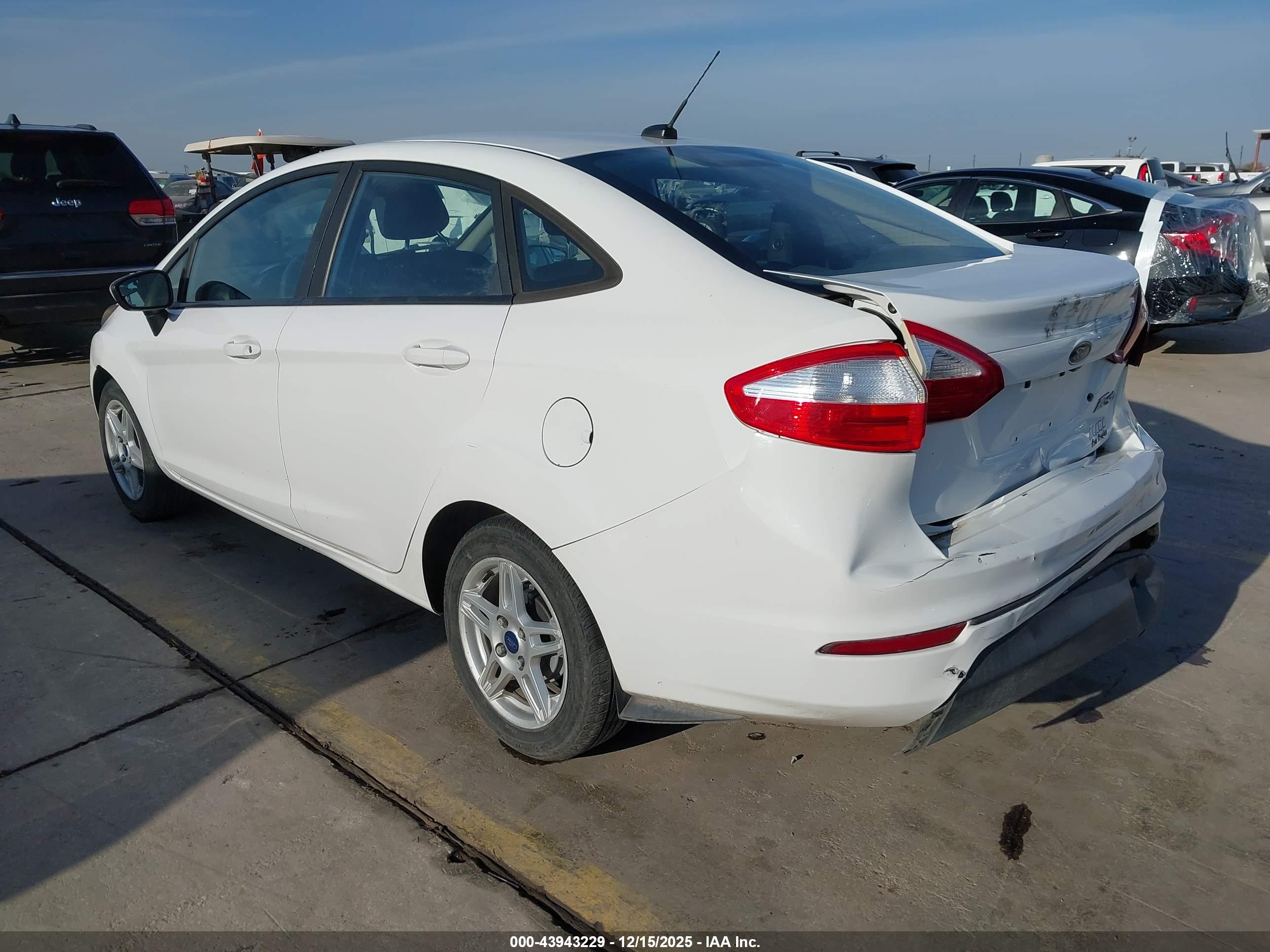 FORD FIESTA image 3