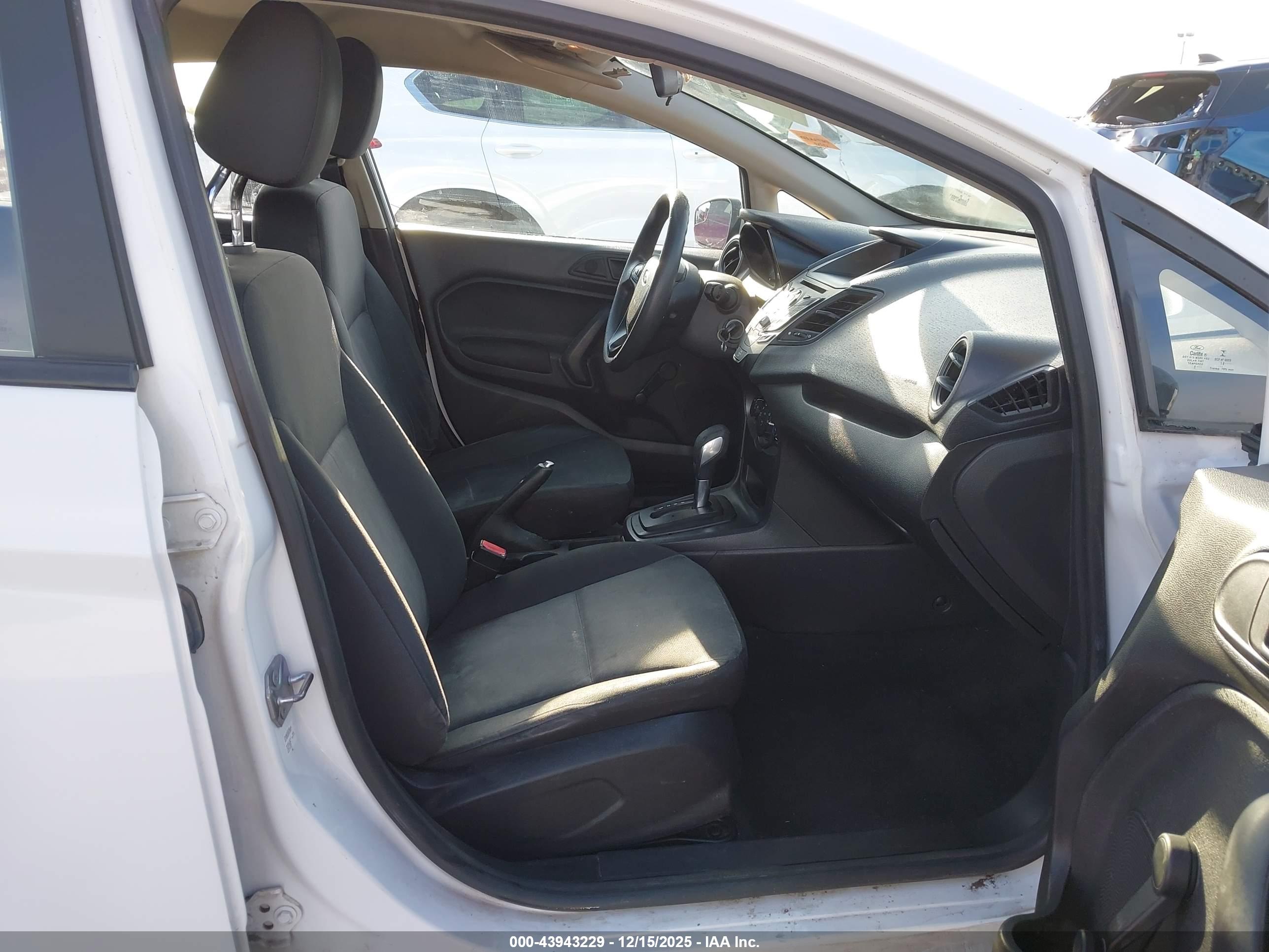FORD FIESTA image 5