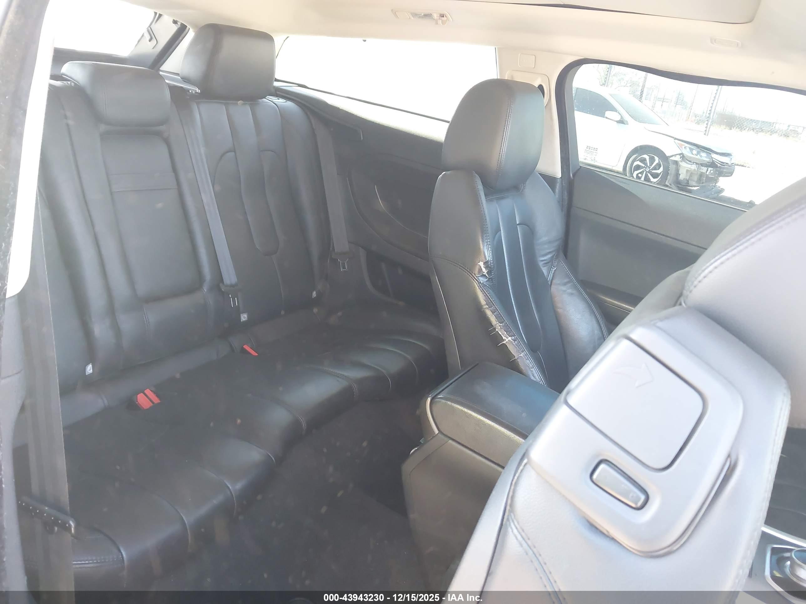 LAND ROVER image 8