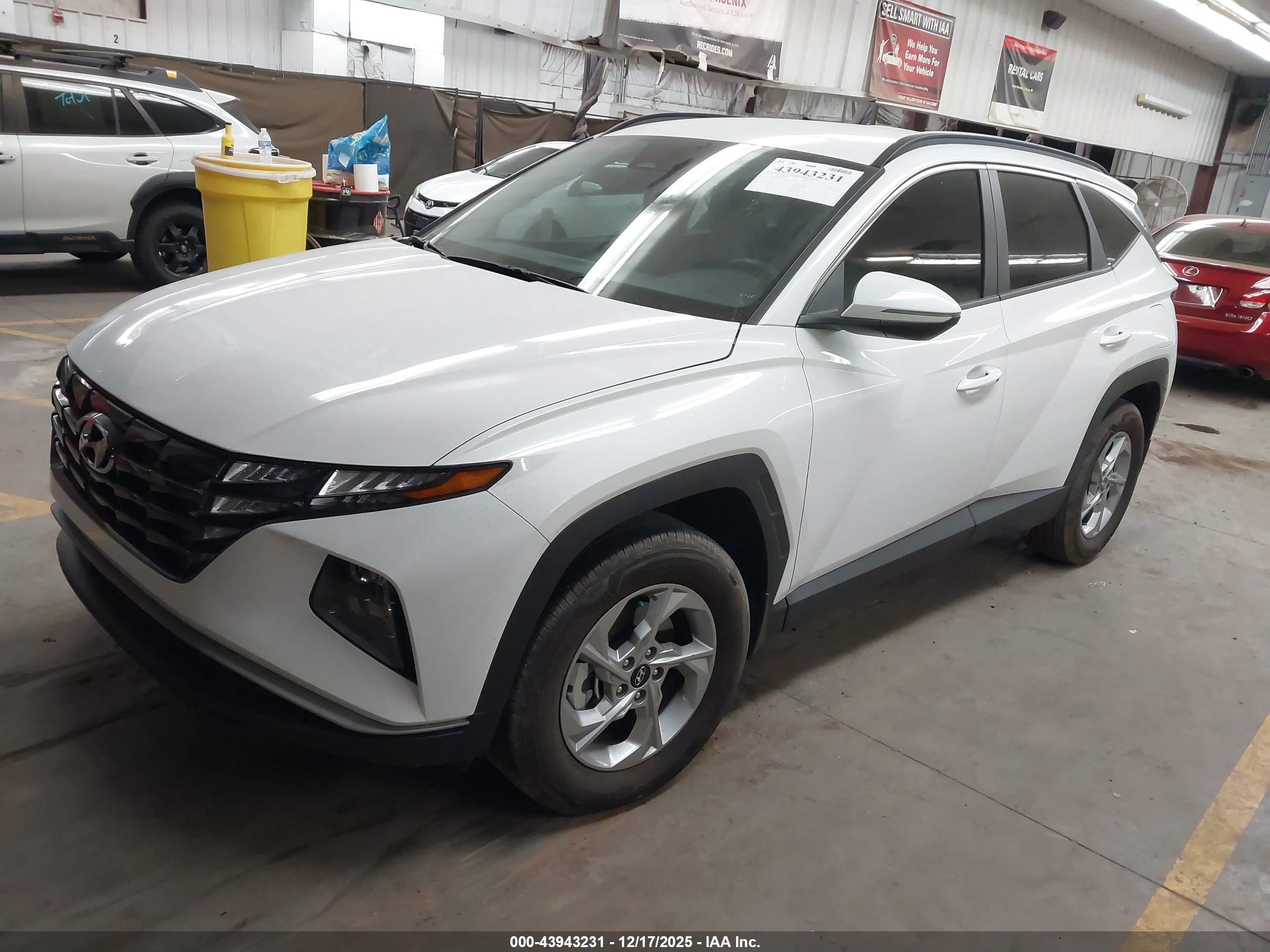 HYUNDAI TUCSON image 2