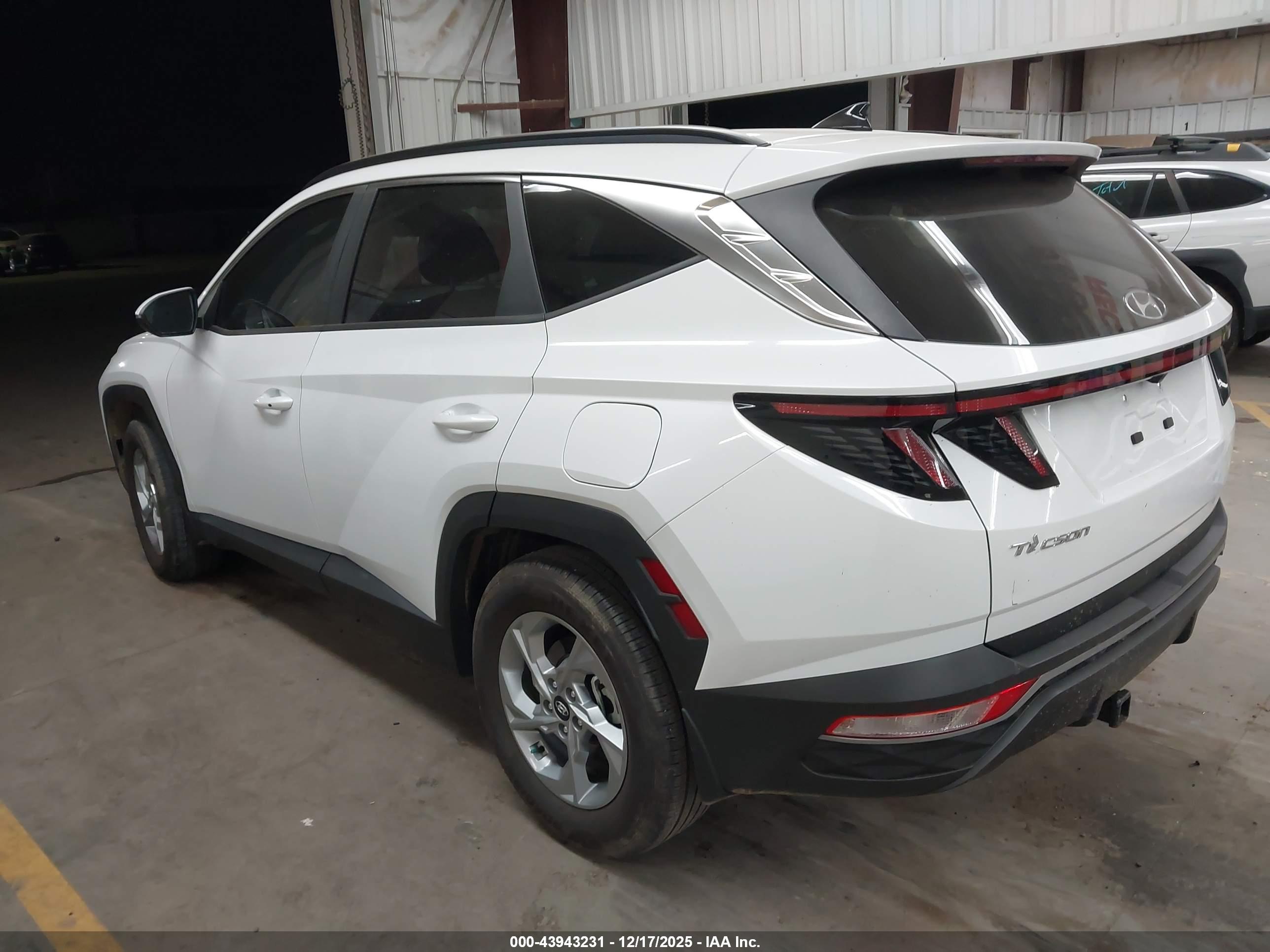 HYUNDAI TUCSON image 3
