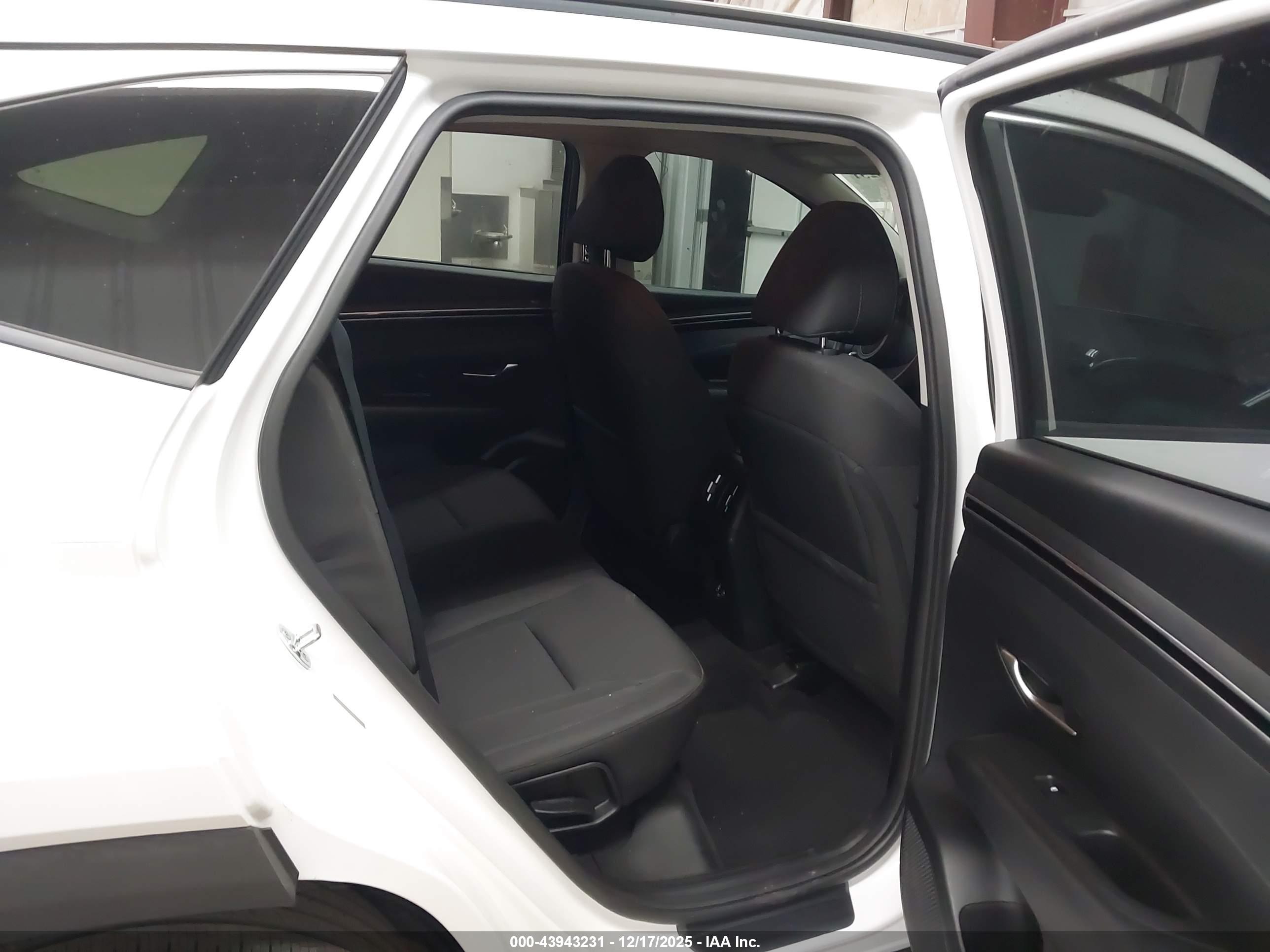 HYUNDAI TUCSON image 8