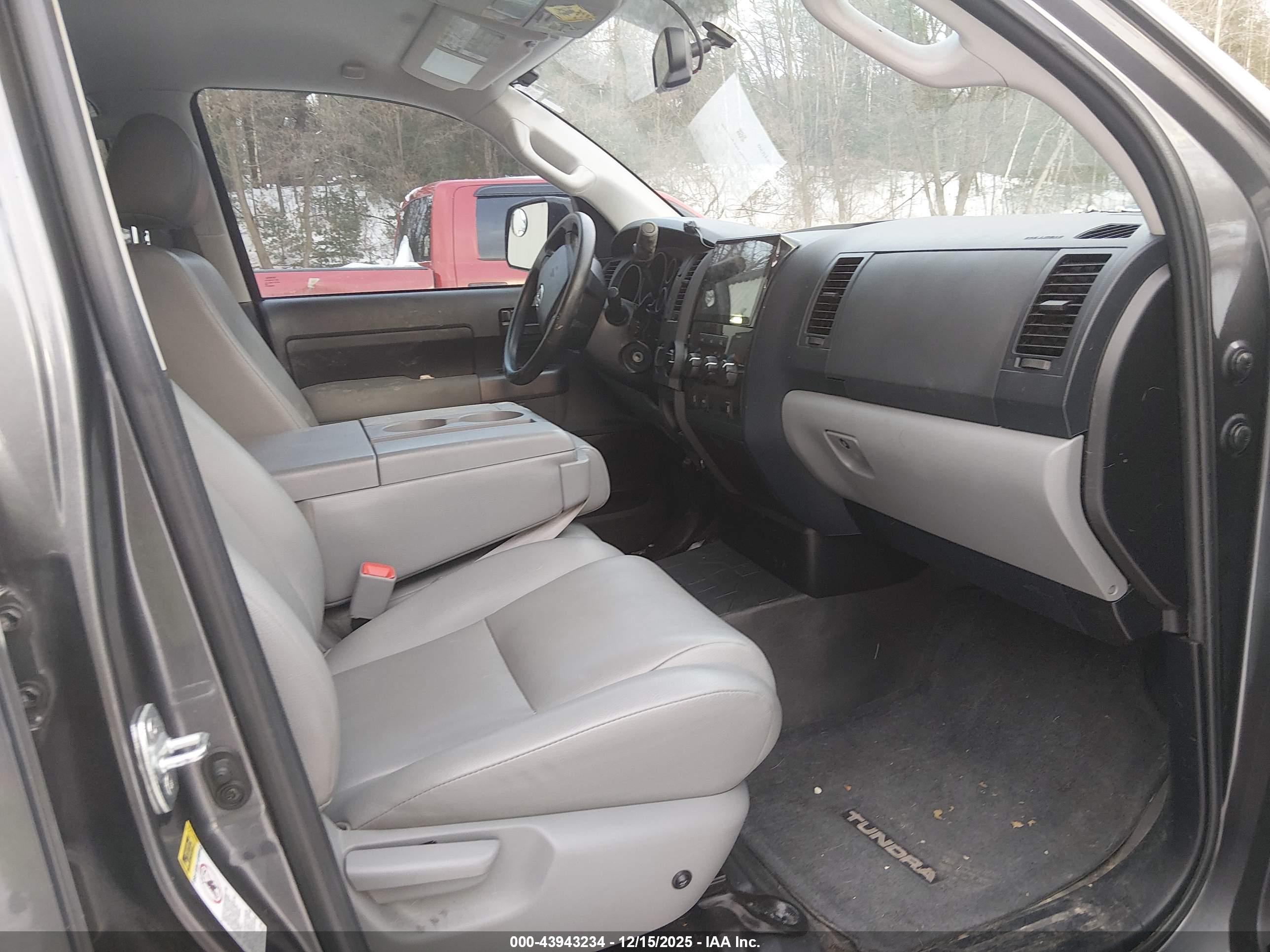 TOYOTA TUNDRA image 5