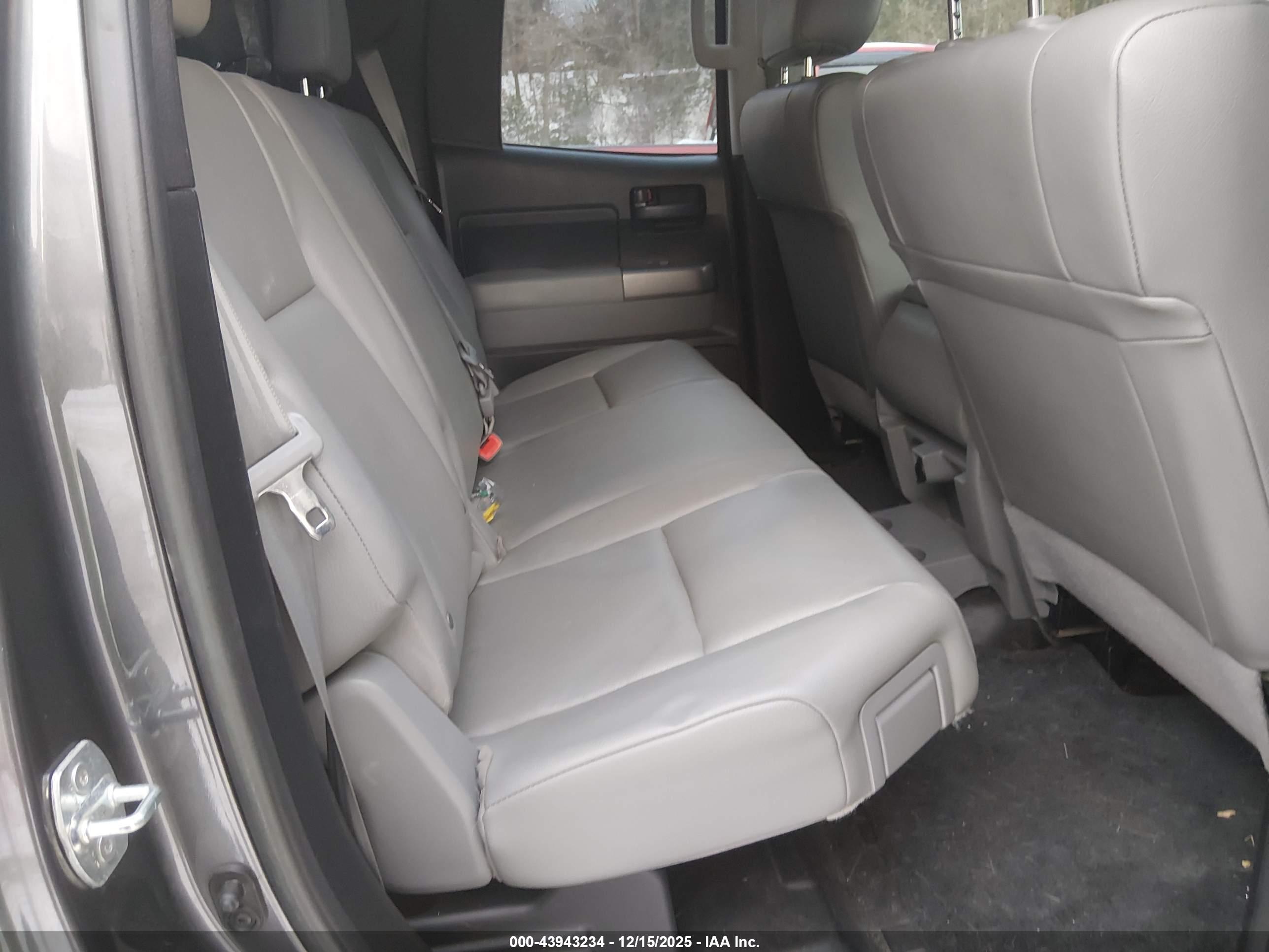 TOYOTA TUNDRA image 8