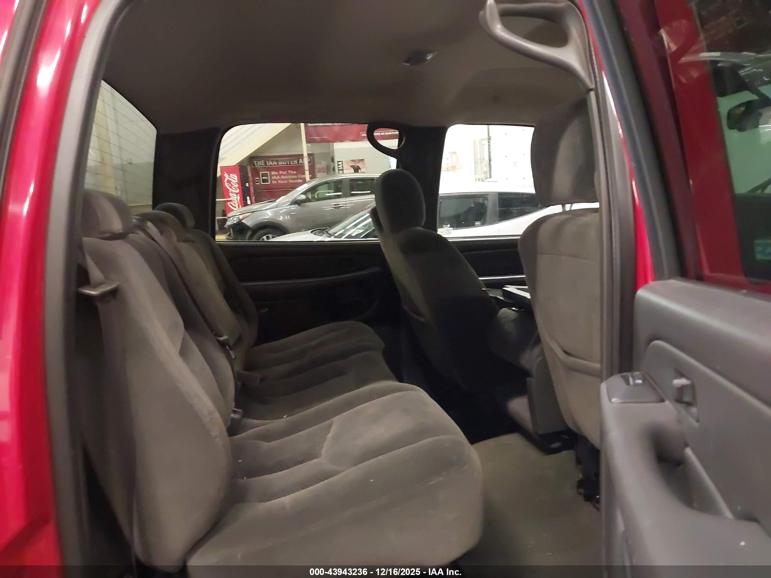 CHEVROLET SILVERADO image 8