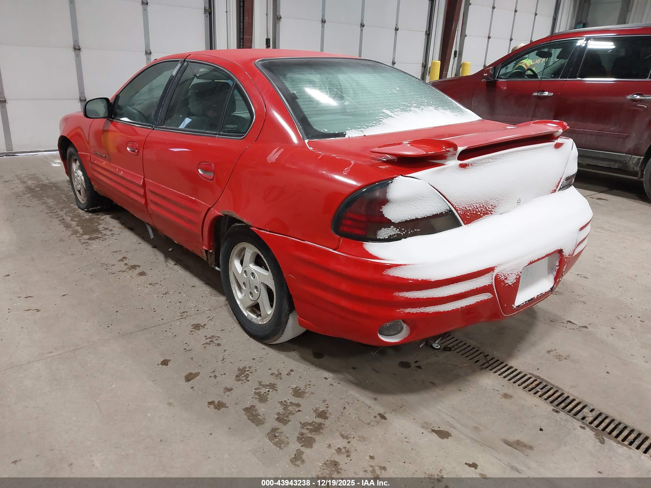 PONTIAC GRAND image 3