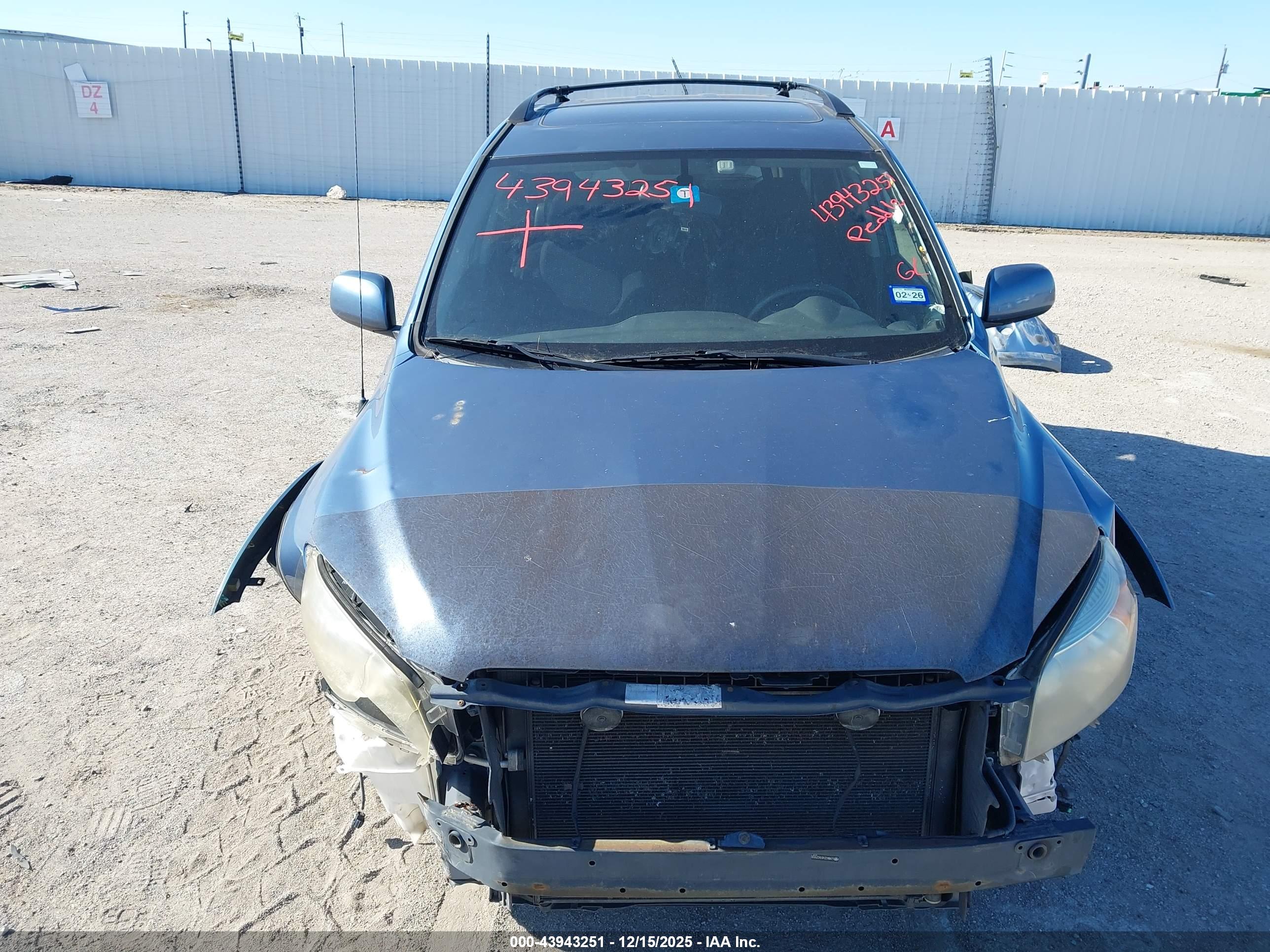 TOYOTA RAV4 image 10