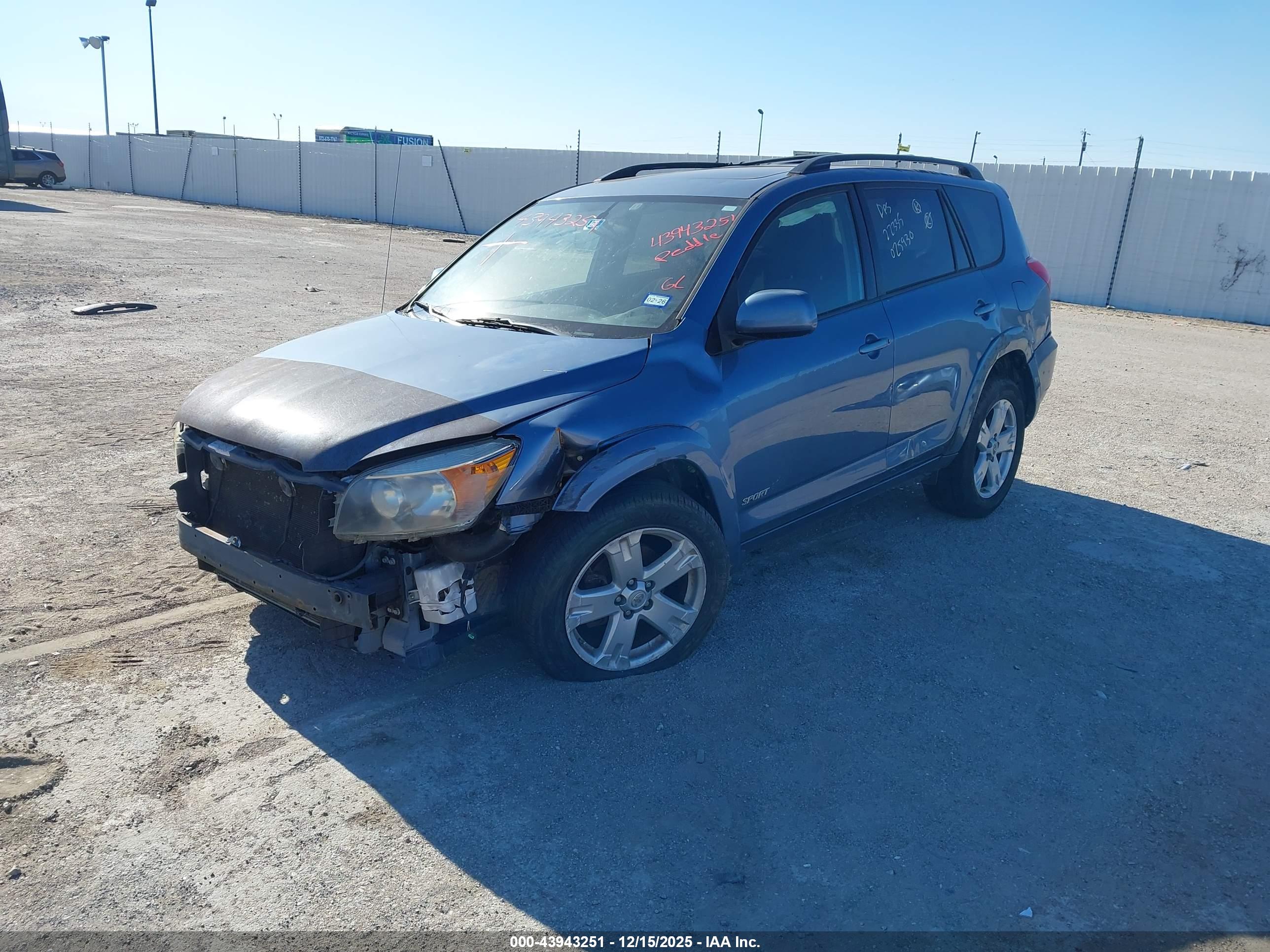 TOYOTA RAV4 image 2