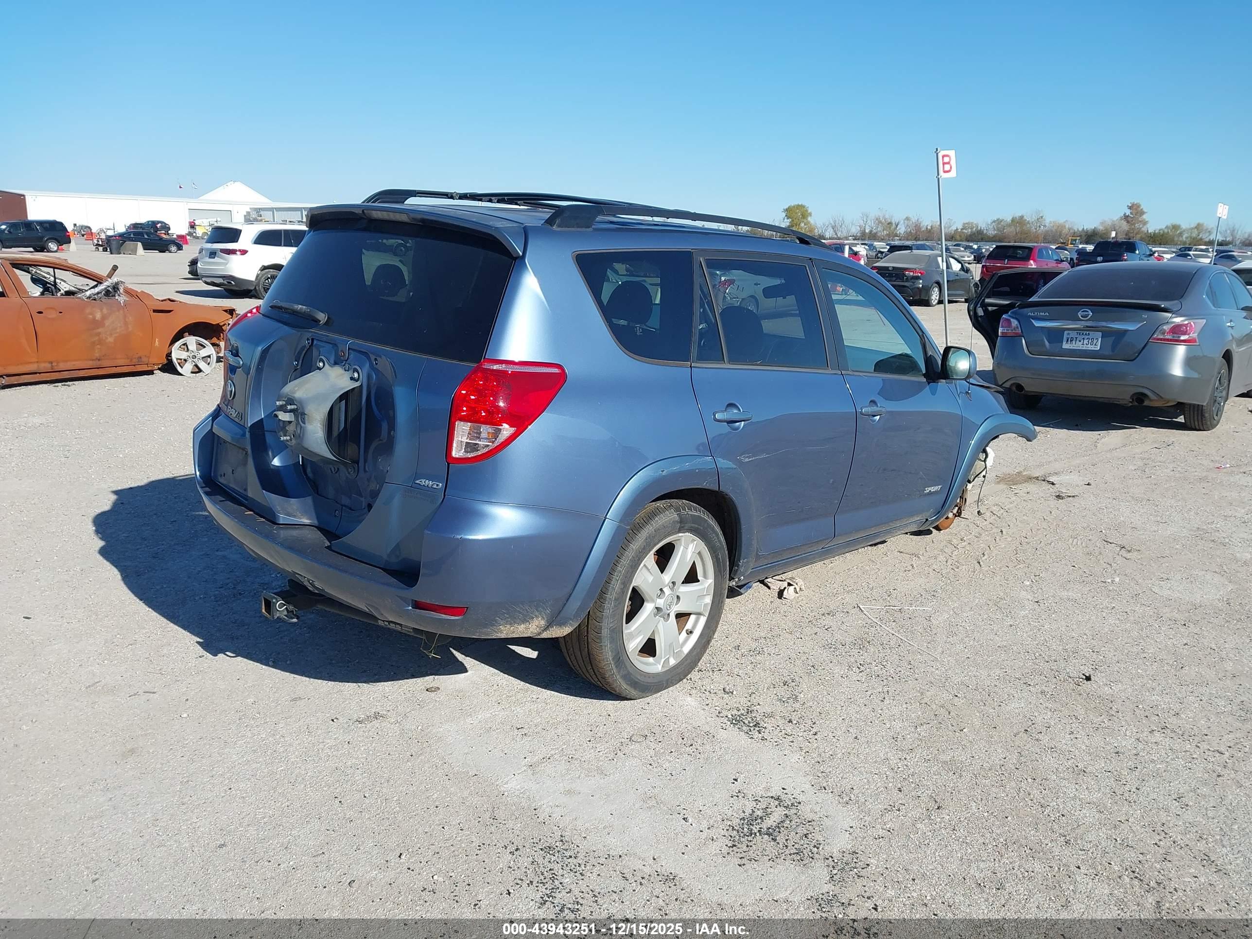 TOYOTA RAV4 image 4