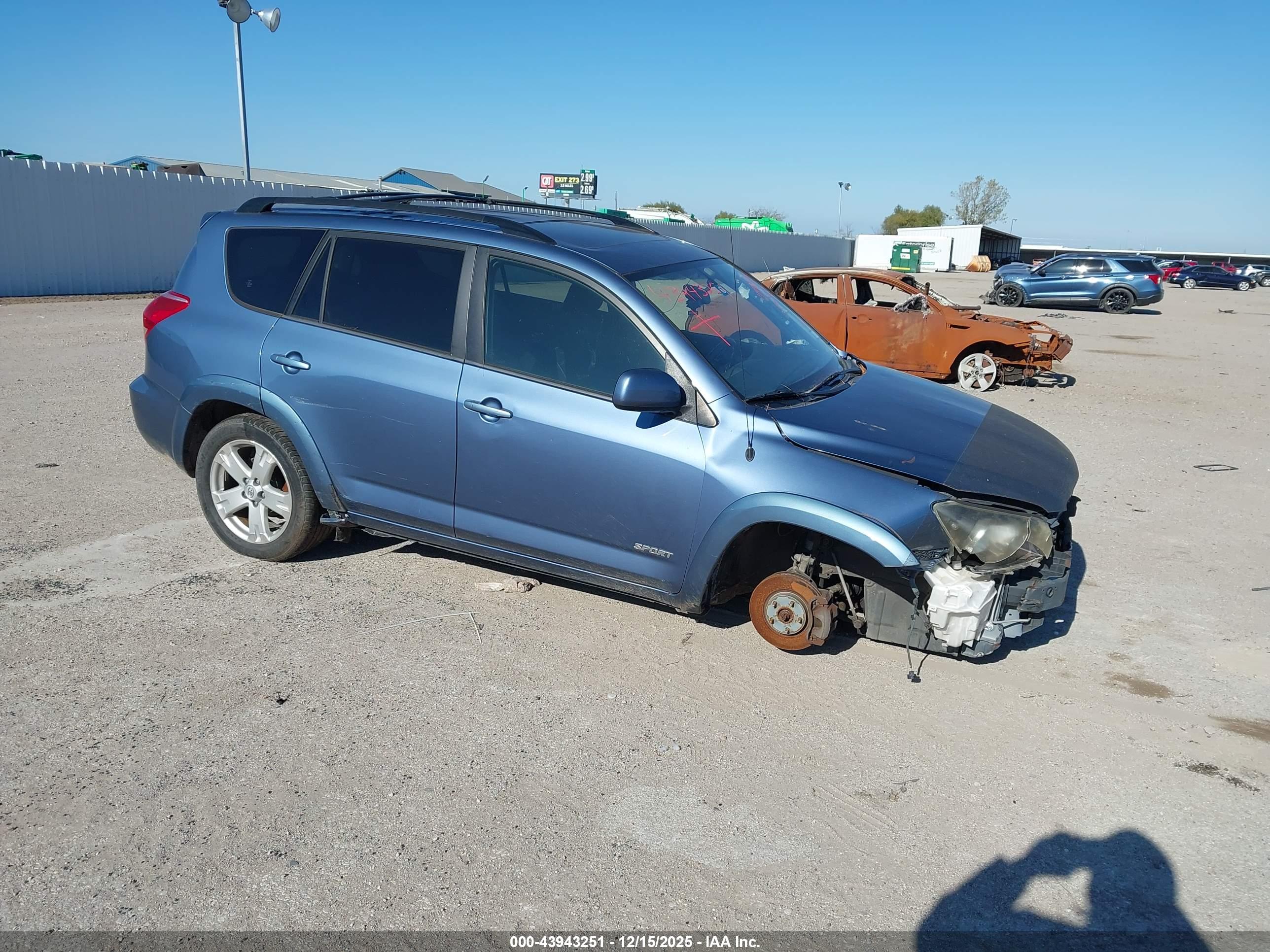 TOYOTA RAV4 image 6