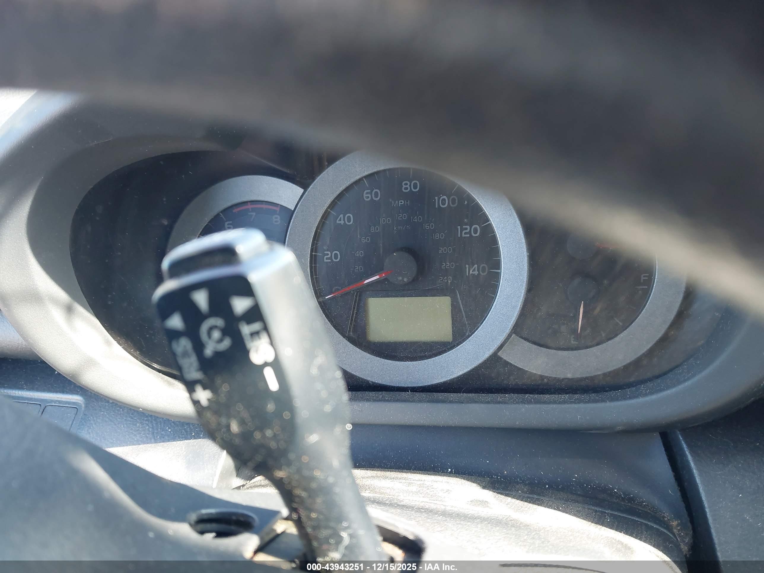 TOYOTA RAV4 image 7
