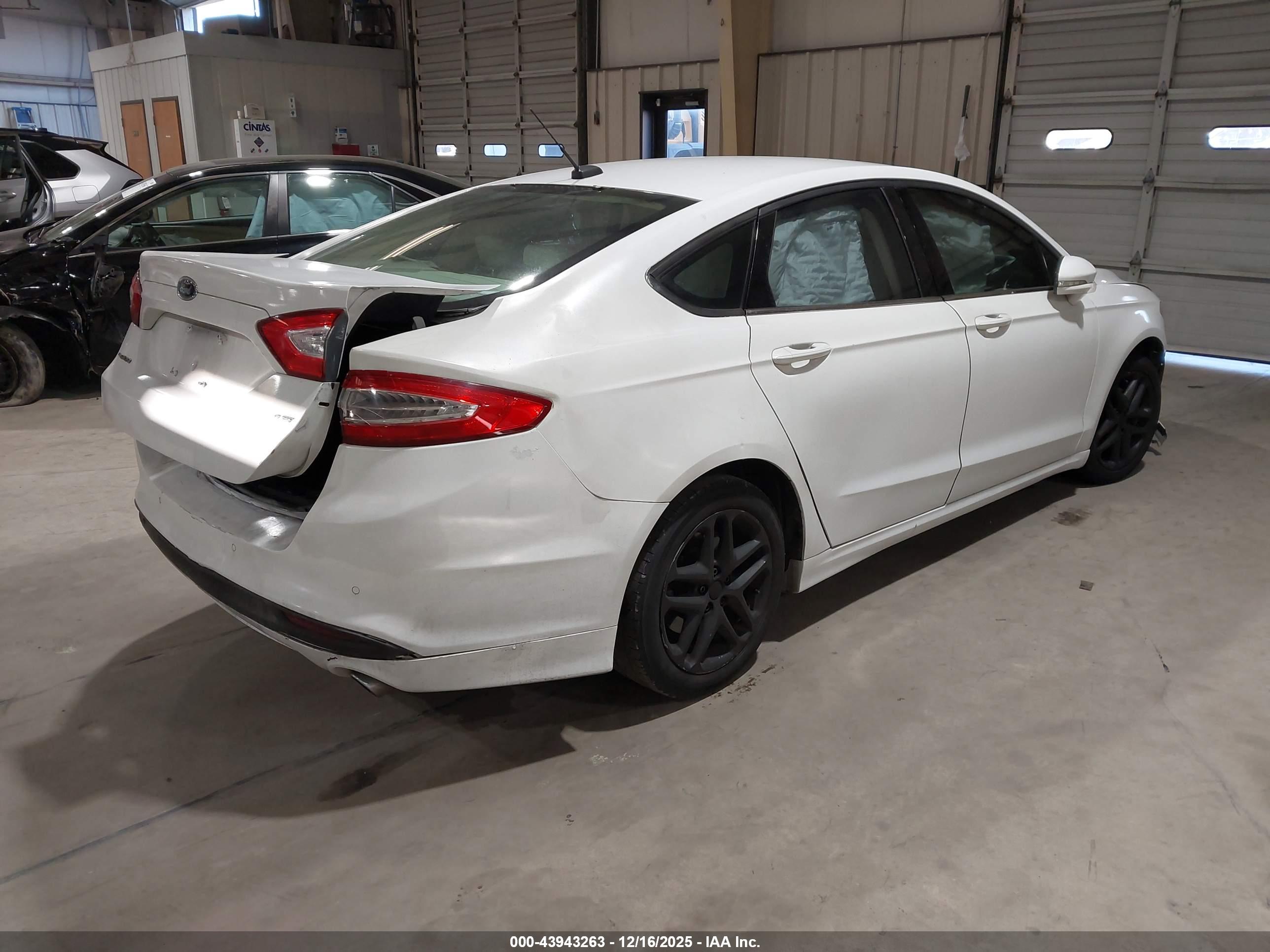 FORD FUSION image 4