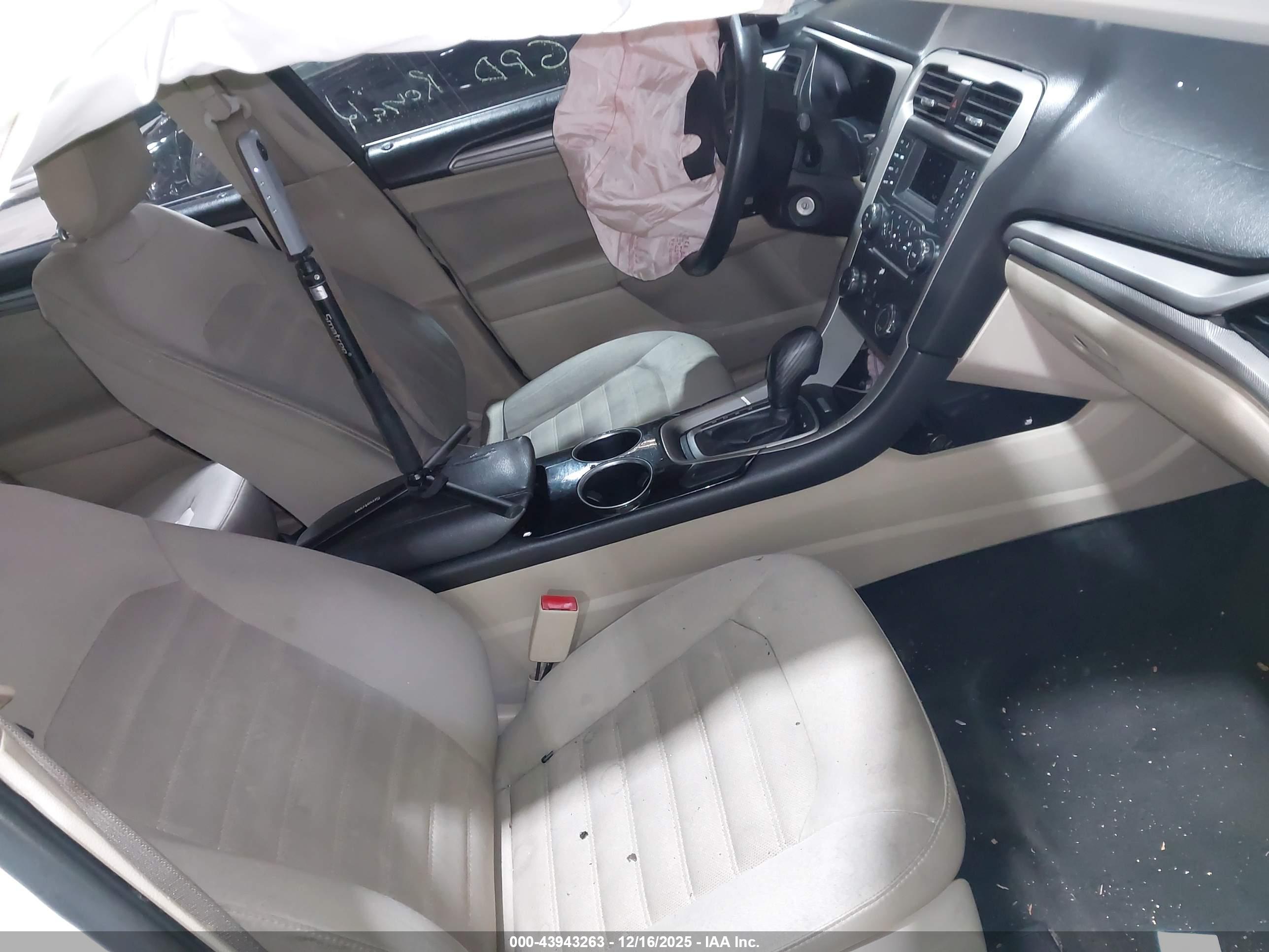 FORD FUSION image 5