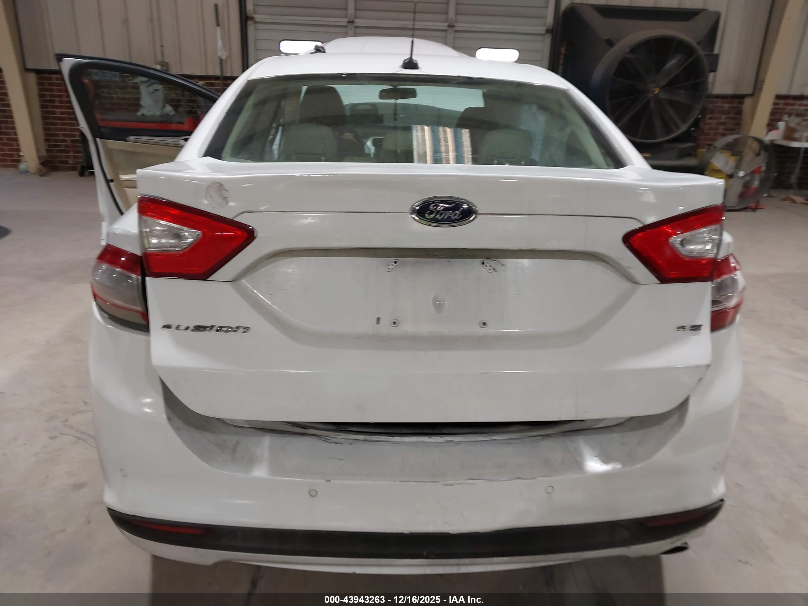 FORD FUSION image 6