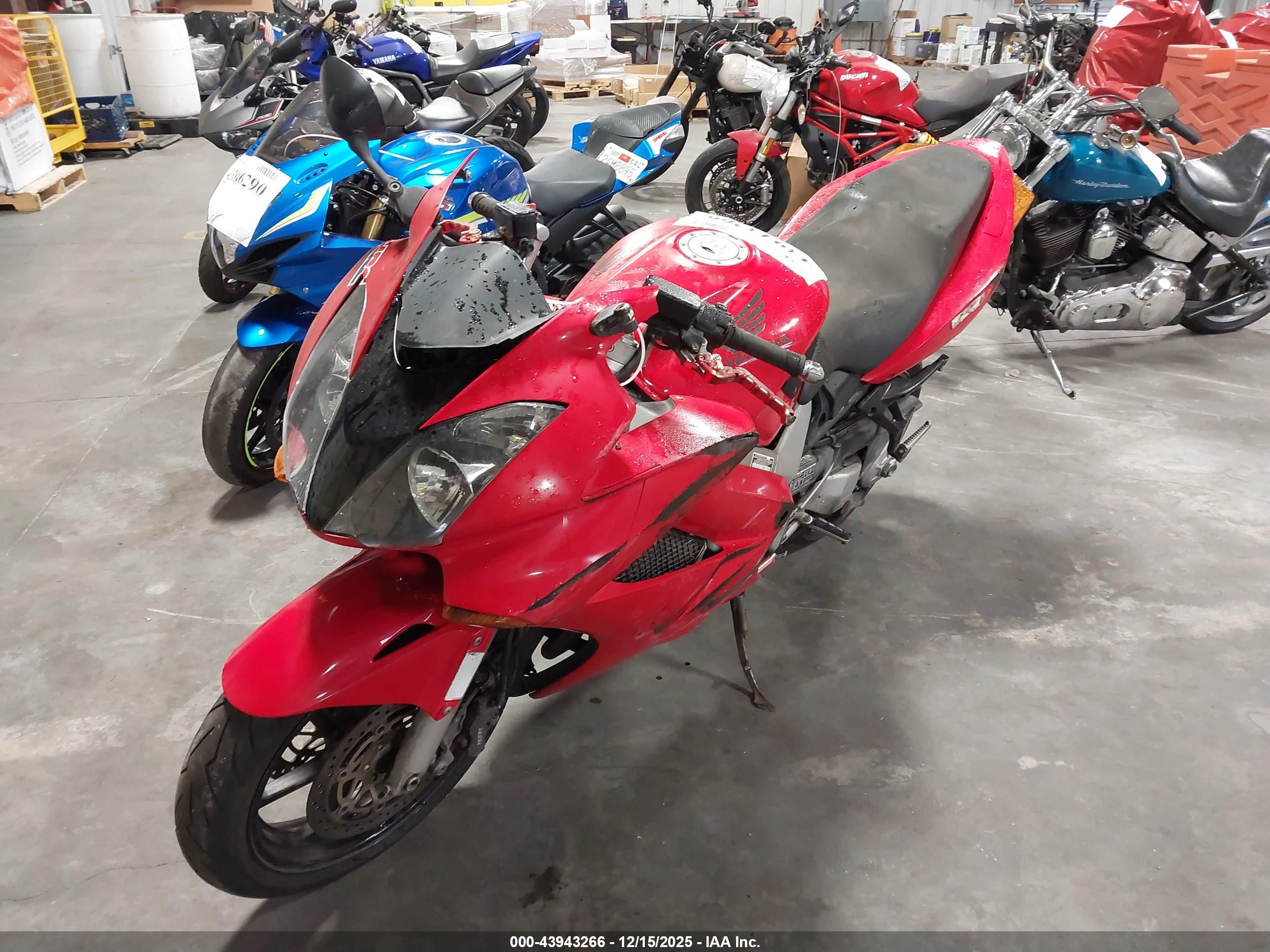HONDA VFR800 image 2