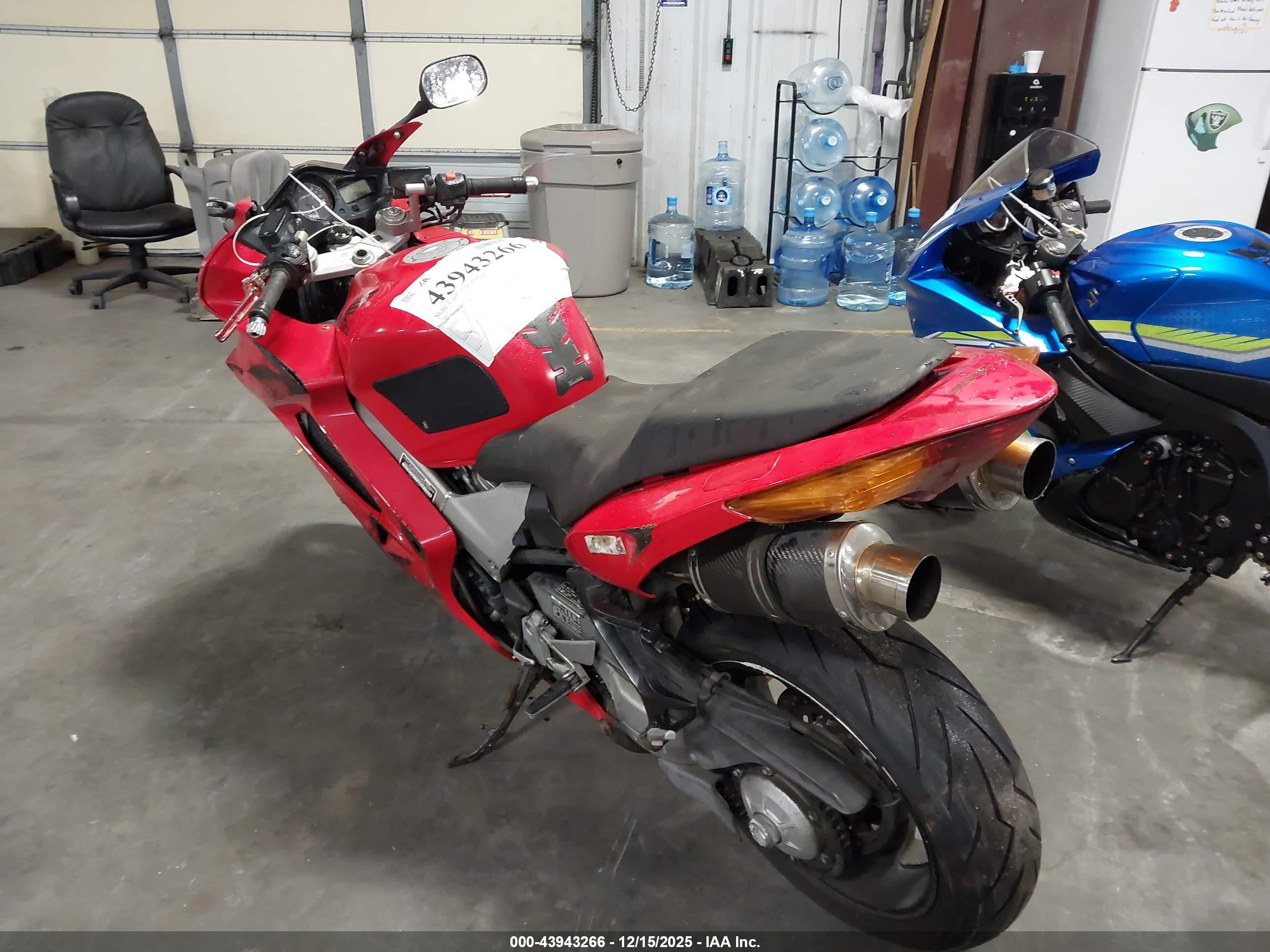 HONDA VFR800 image 3