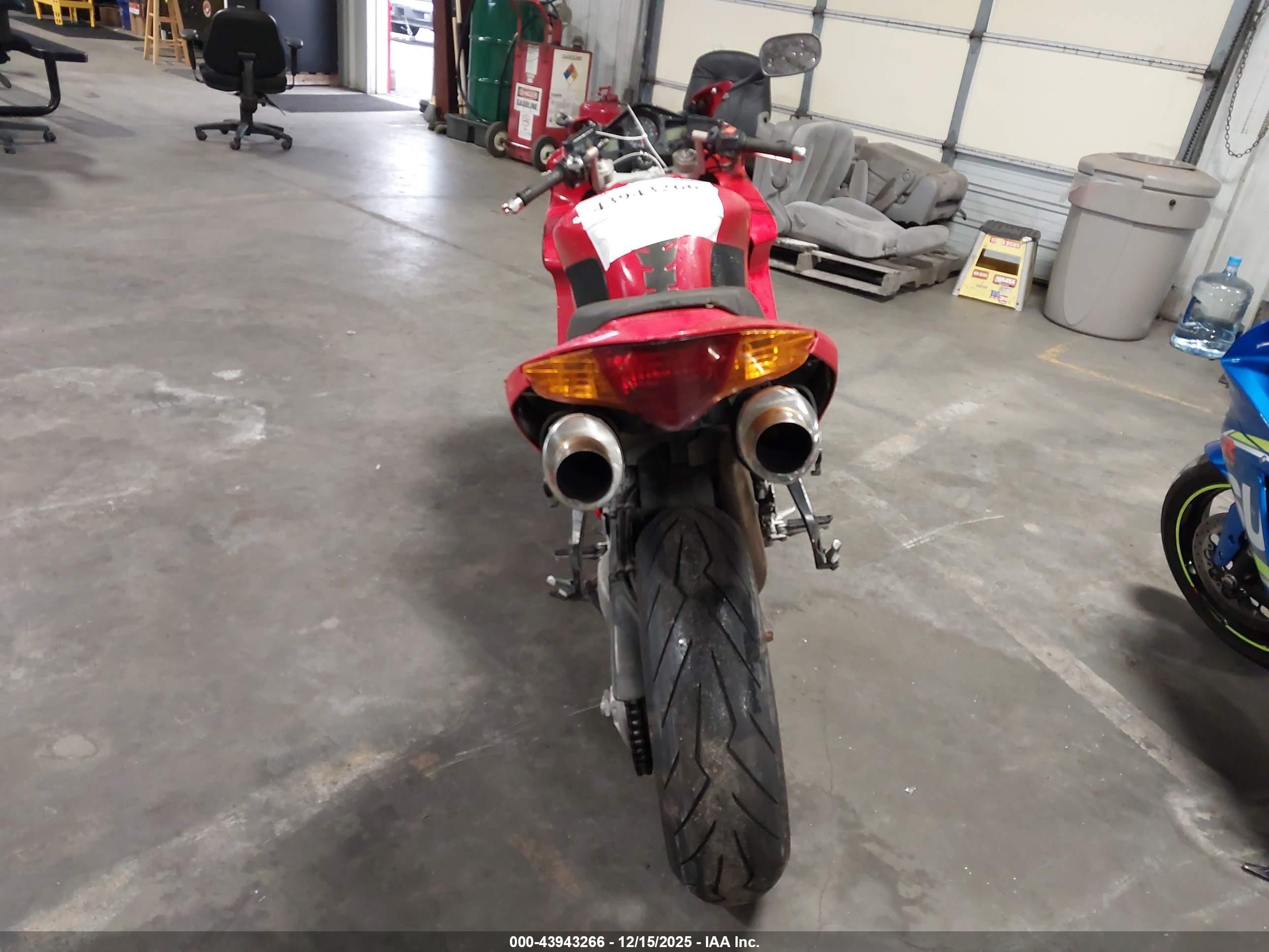 HONDA VFR800 image 6